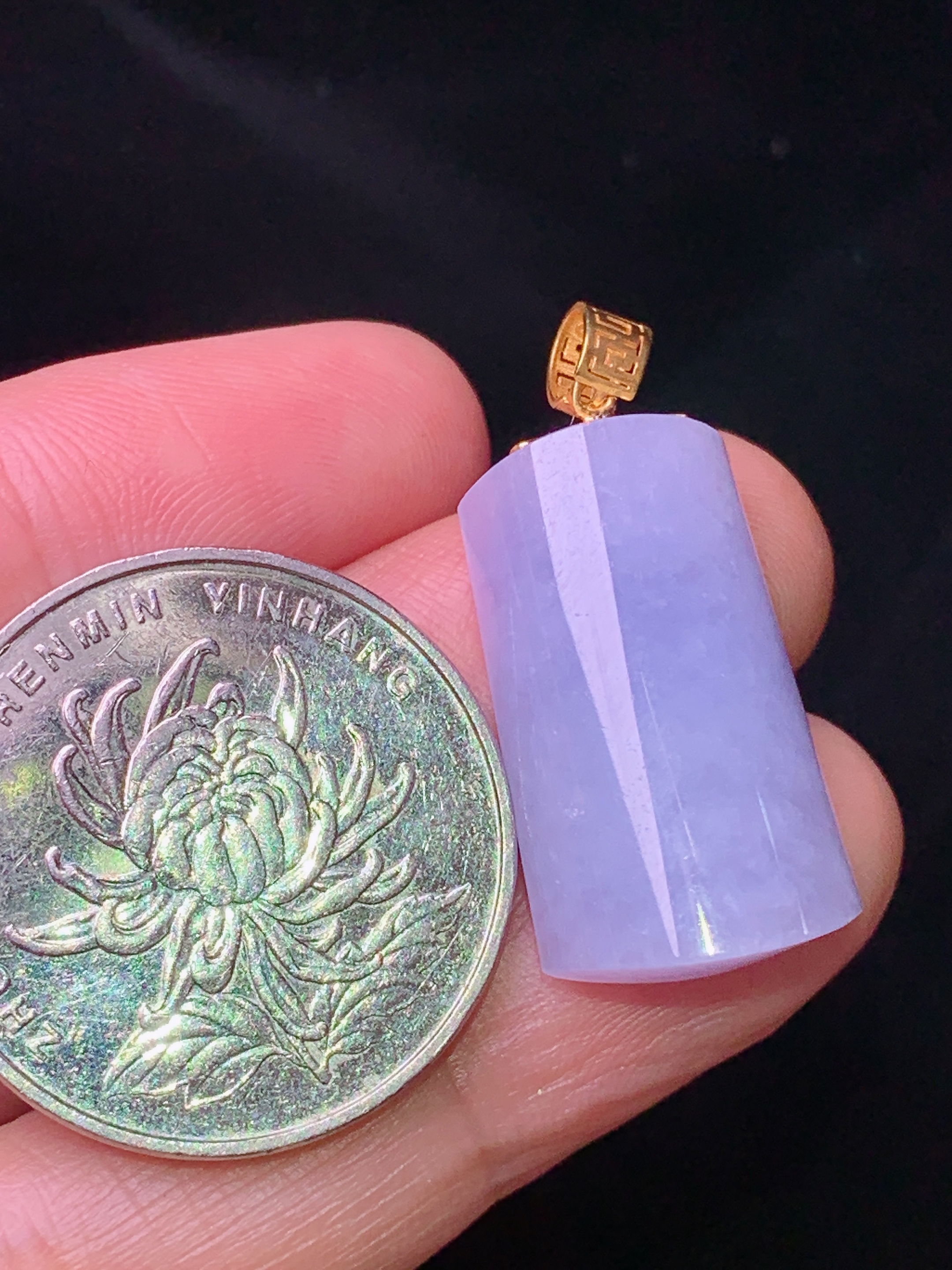 18k金镶嵌紫罗兰玉柱吊坠 玉质细腻 色泽清新艳丽 整体尺寸30*13.8*7