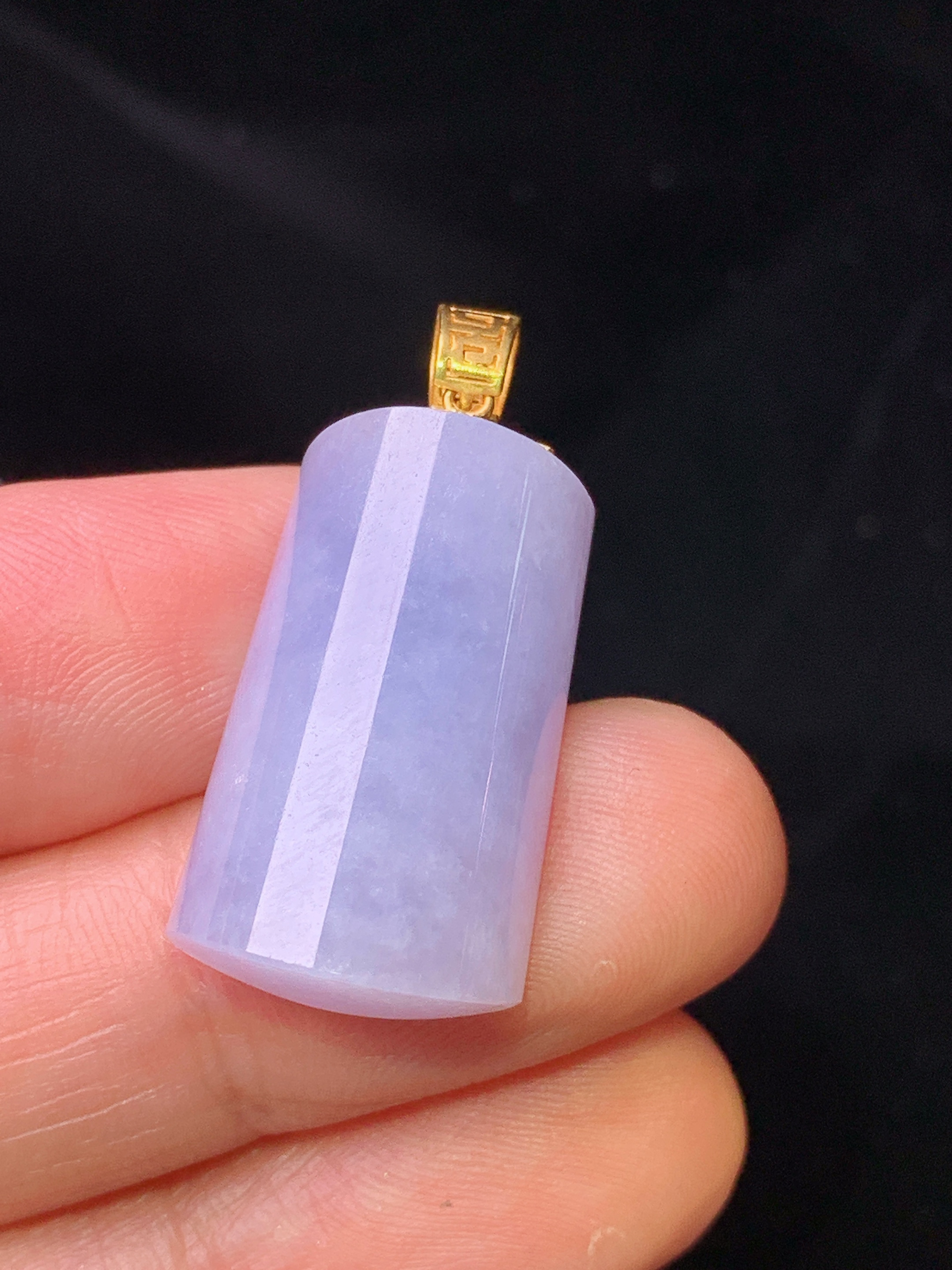 18k金镶嵌紫罗兰玉柱吊坠 玉质细腻 色泽清新艳丽 整体尺寸30*13.8*7