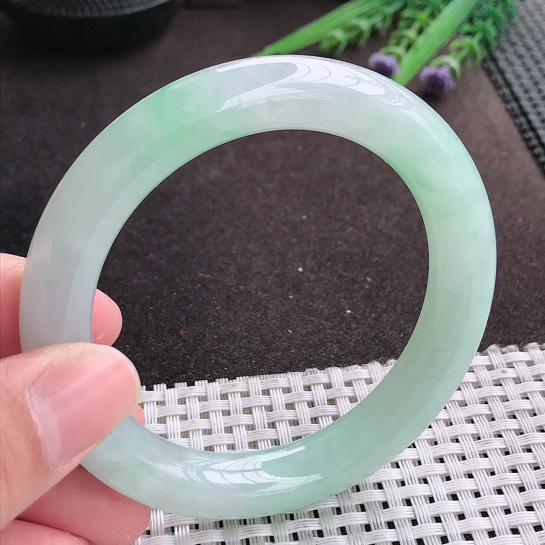 实拍A货翡翠57/10.8/10.6老坑冰胶水灵冰晴绿圆条手镯翡翠玉镯女款