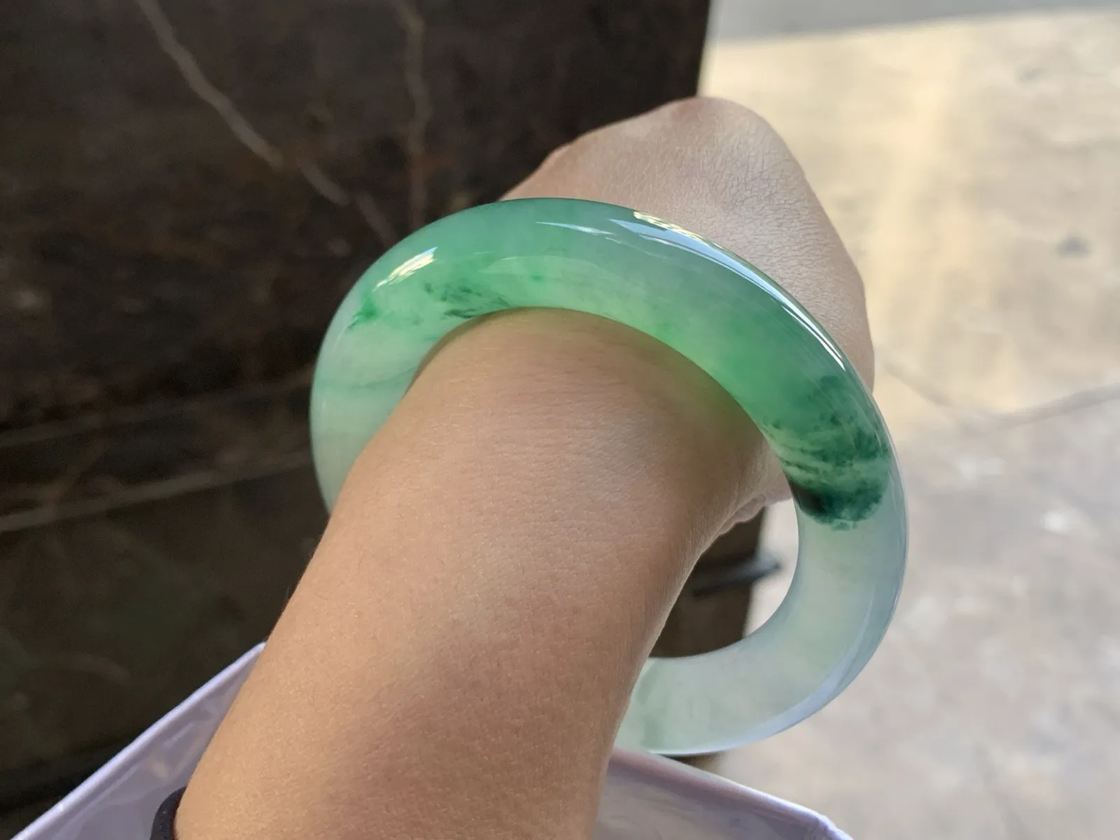 55-12.8

冰绿圆条手镯^_^冰透 水润 色阳