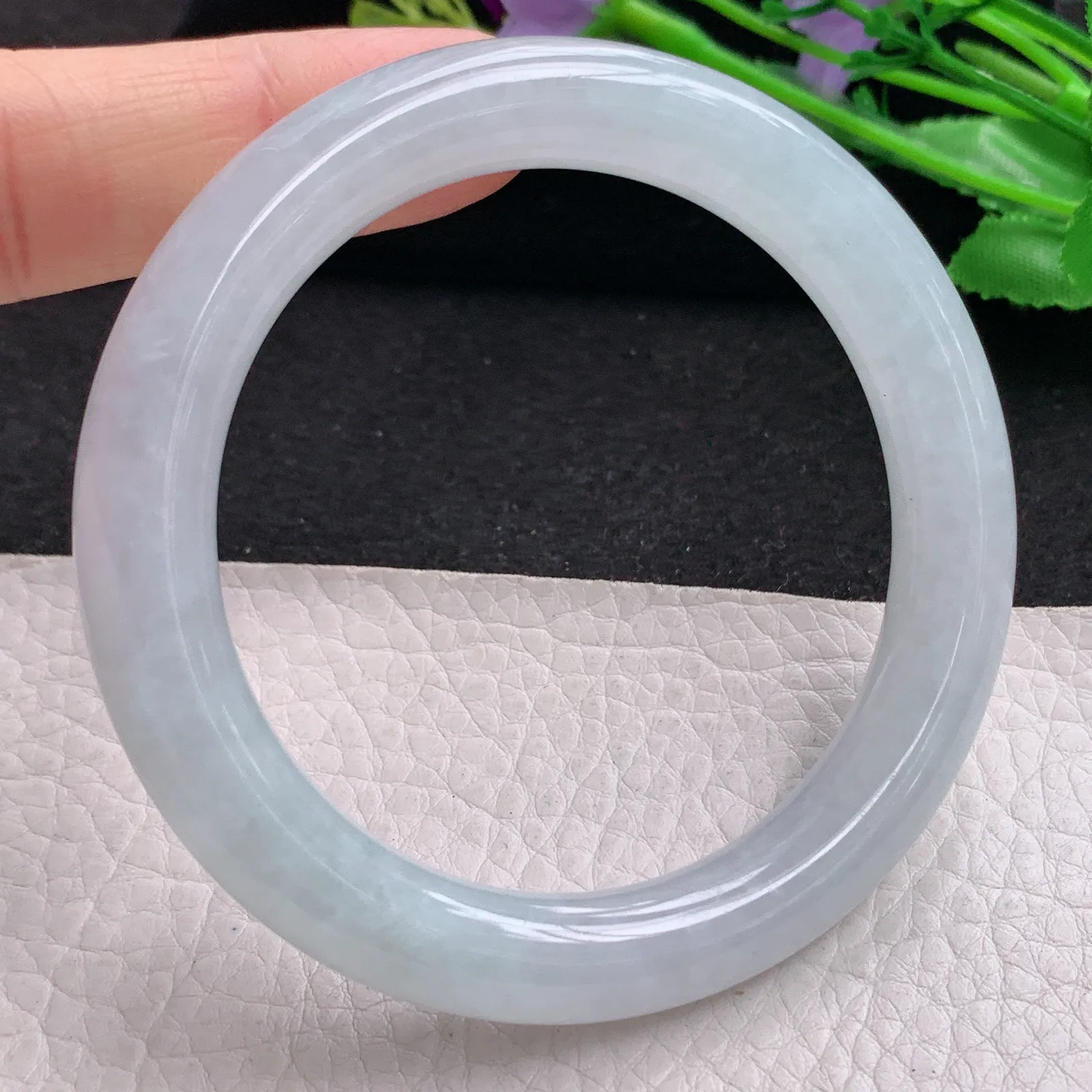 js实拍56*10美人镯 缅甸翡翠精美白月光纯美圆条玉手镯 玉手环