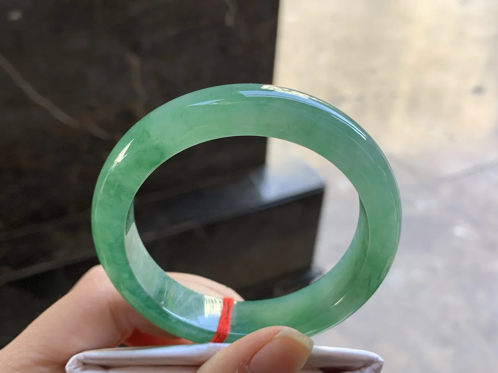 53-12.7-8.2

油绿手镯^_^鲜艳