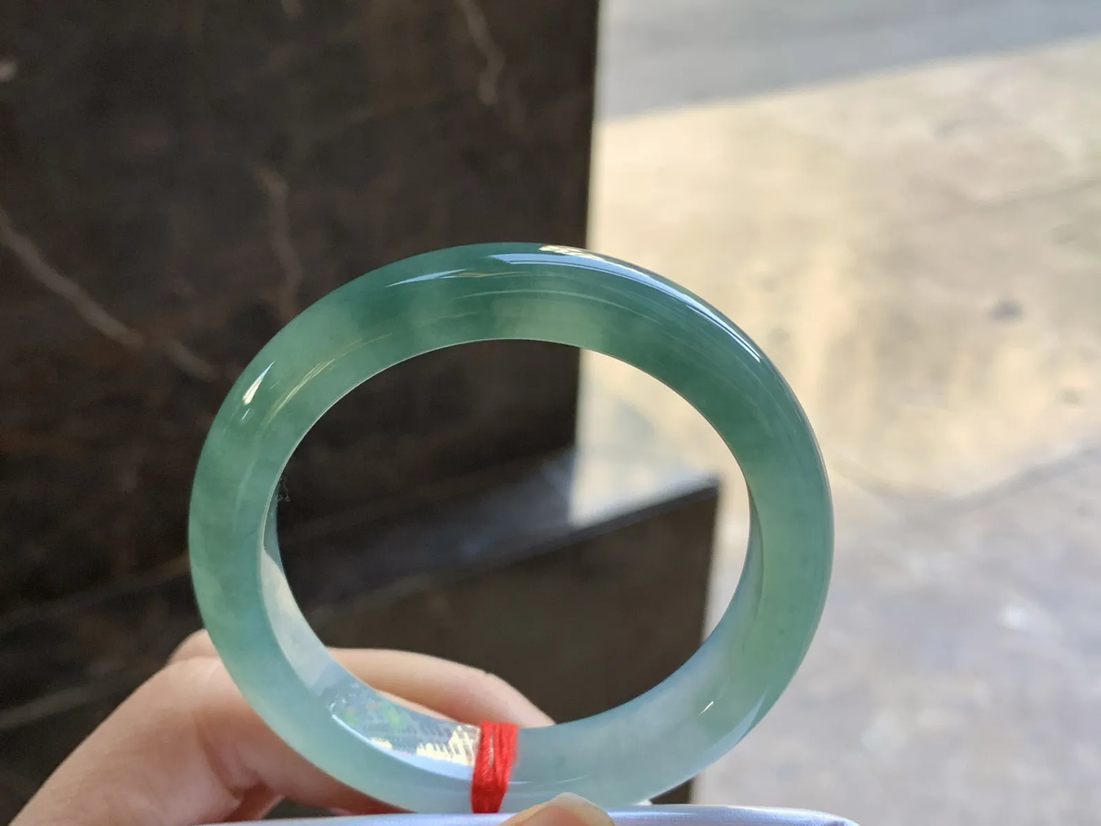 52.5-11.8-8.5

蓝水手镯^_^鲜艳 起光 料子油润