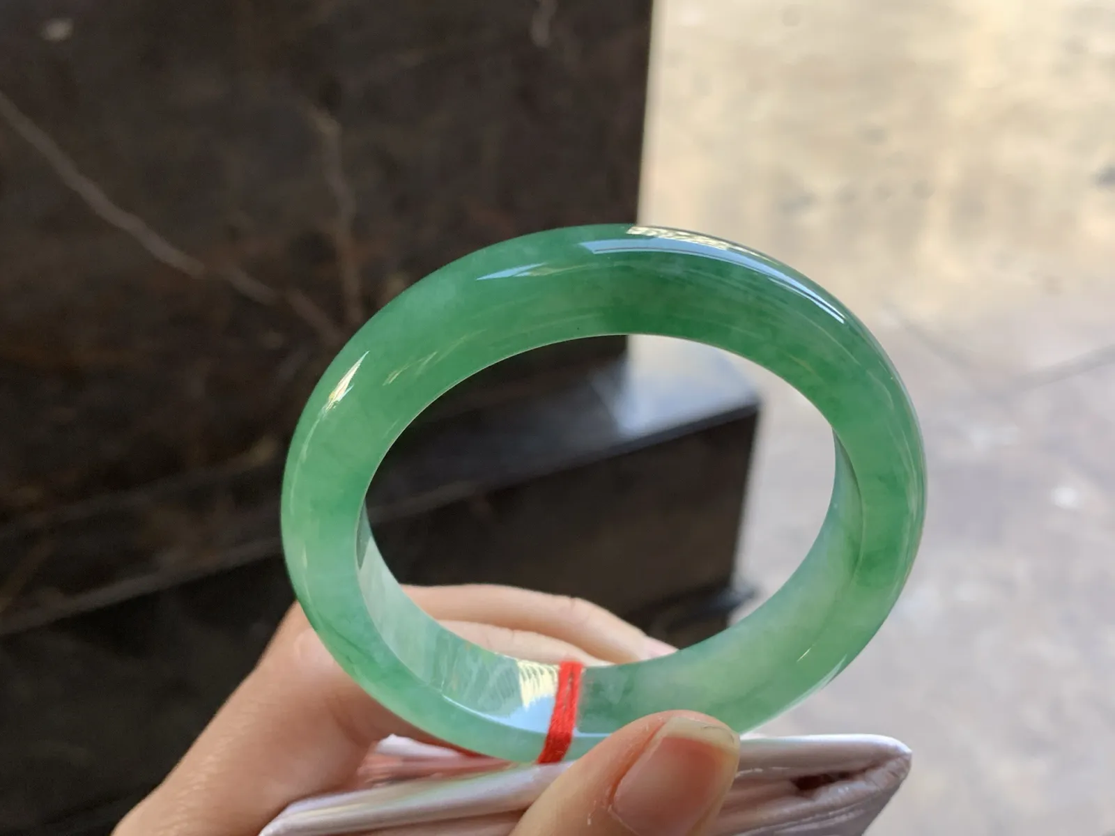 53-12.7-8.2

油绿手镯^_^鲜艳