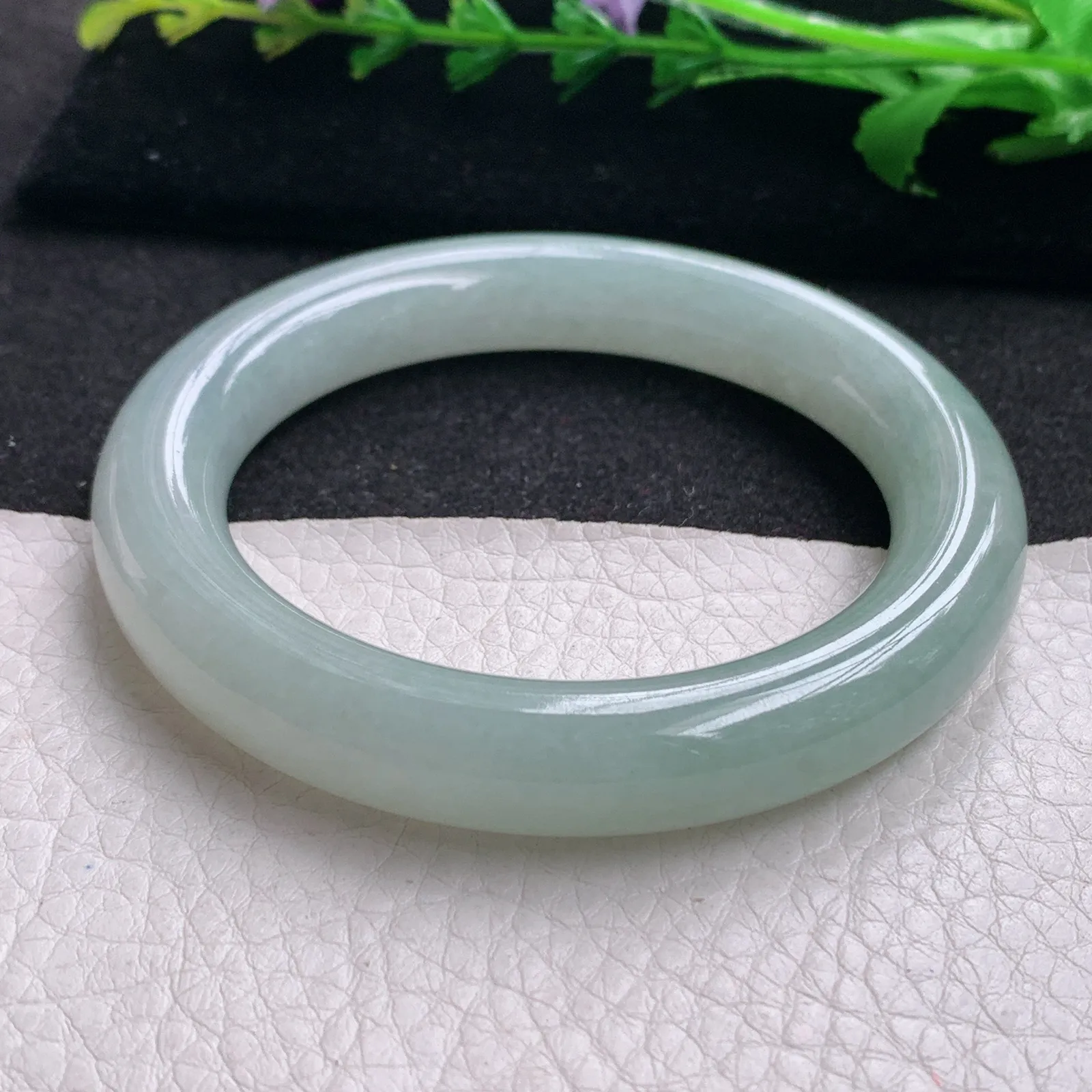 z实拍54*11*10.5美人镯 天然缅甸翡翠淡晴绿圆条玉手镯 玉手环