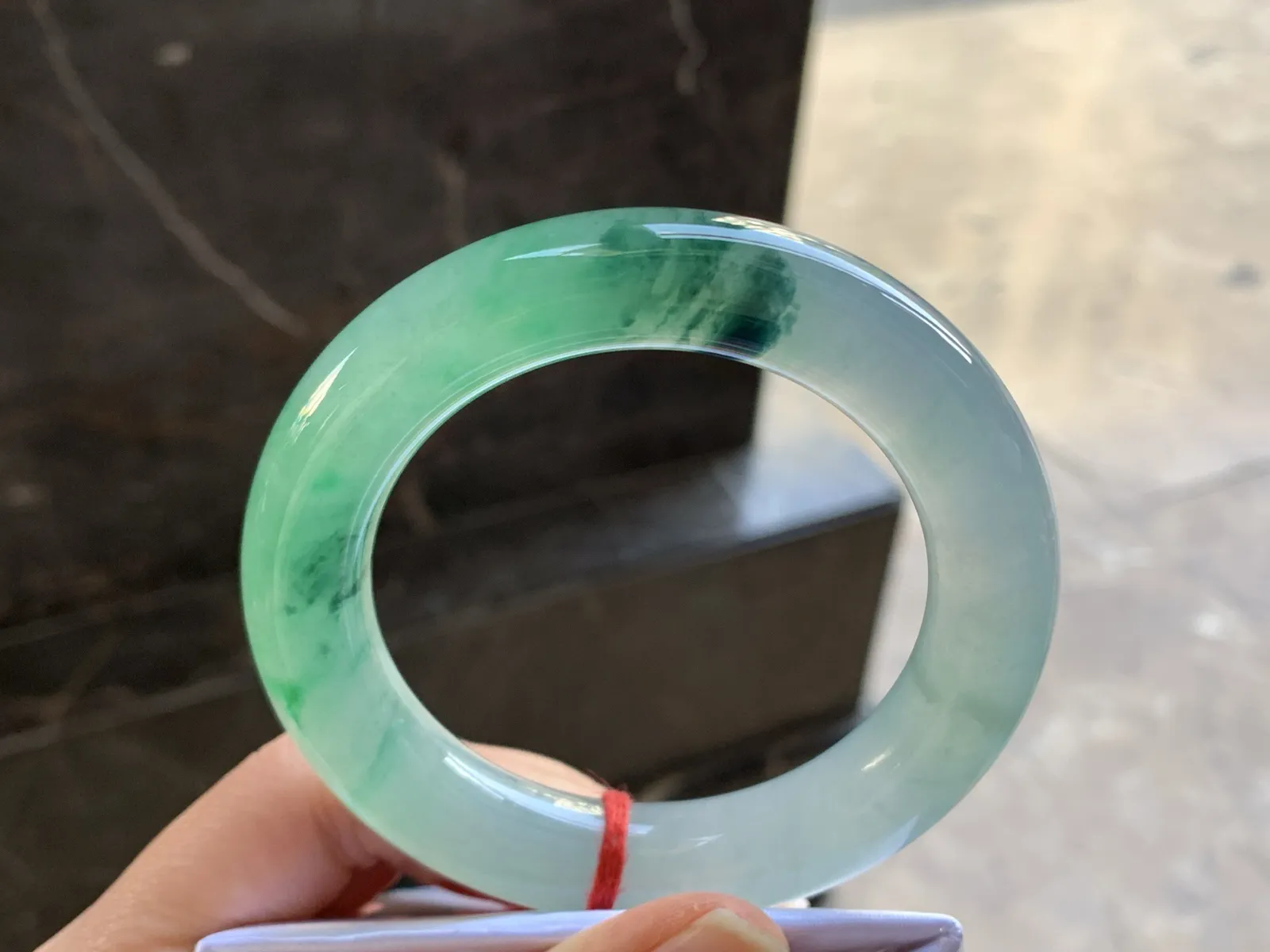 55-12.8

冰绿圆条手镯^_^冰透 水润 色阳