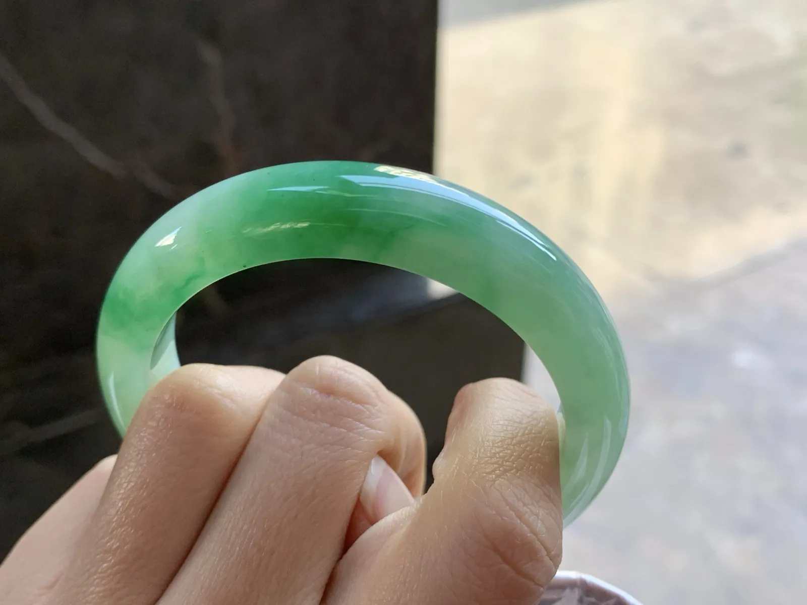 55.5-12.8-8.7毫米

绿色手镯^_^鲜艳 玉质温润