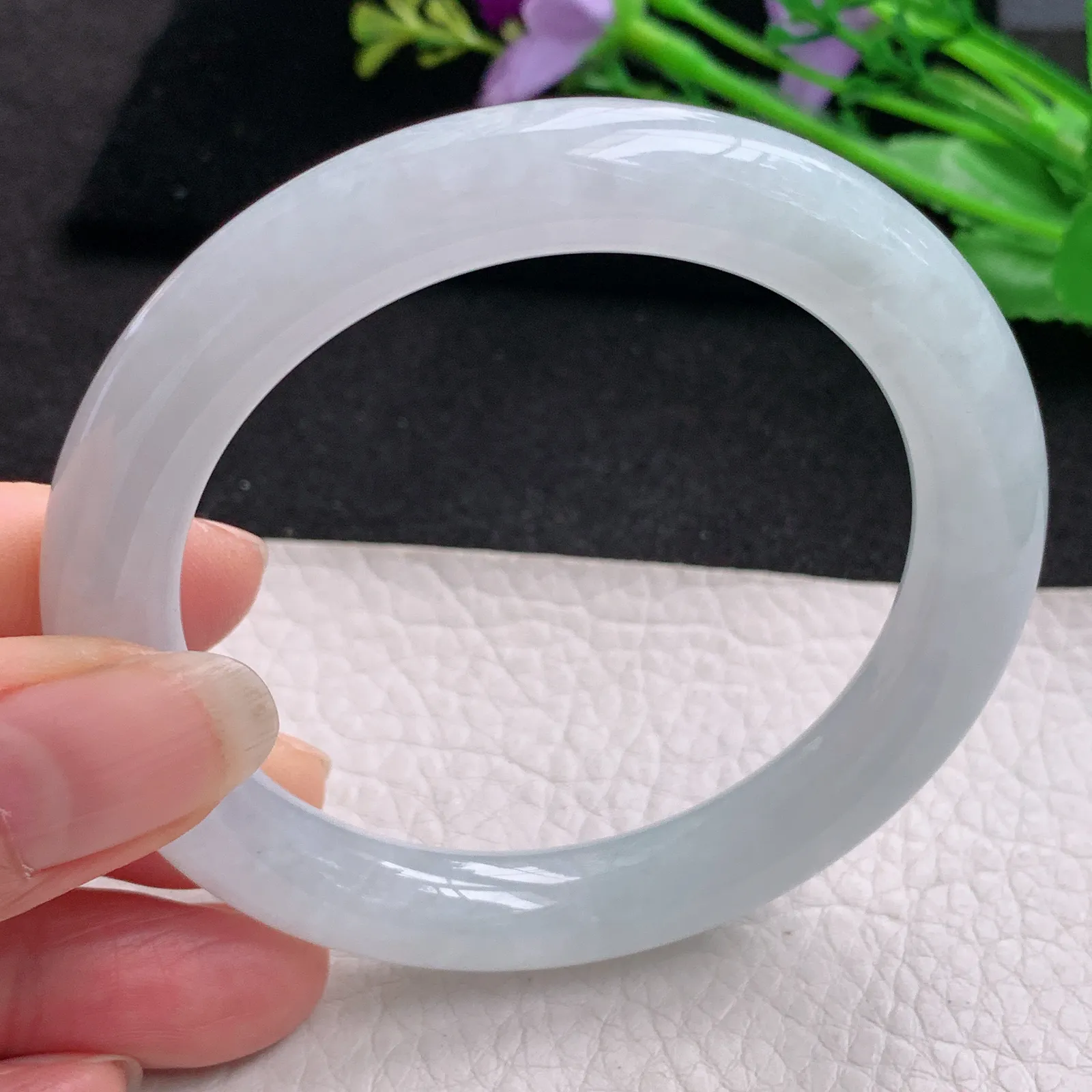 js实拍56*10美人镯 缅甸翡翠精美白月光纯美圆条玉手镯 玉手环