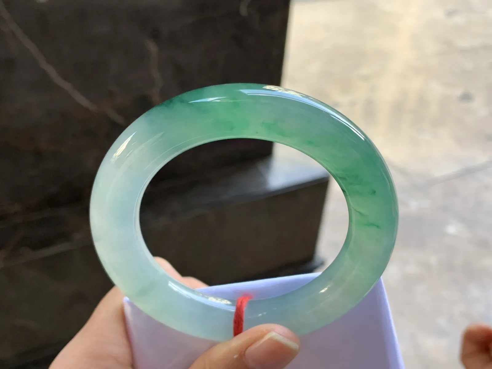 55-12.8

冰绿圆条手镯^_^冰透 水润 色阳