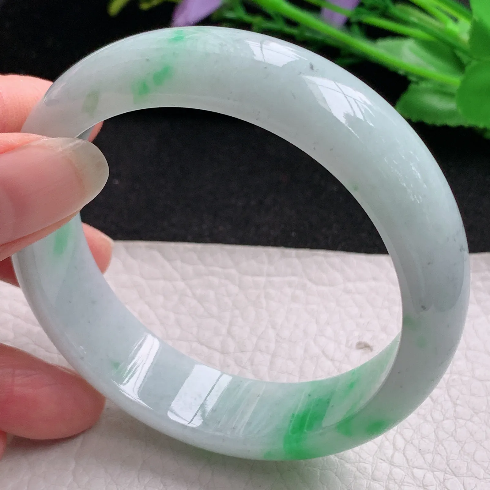 js实拍58*16.5*8.3轮胎镯 缅甸翡翠精美飘阳绿宽边玉手镯 玉手环