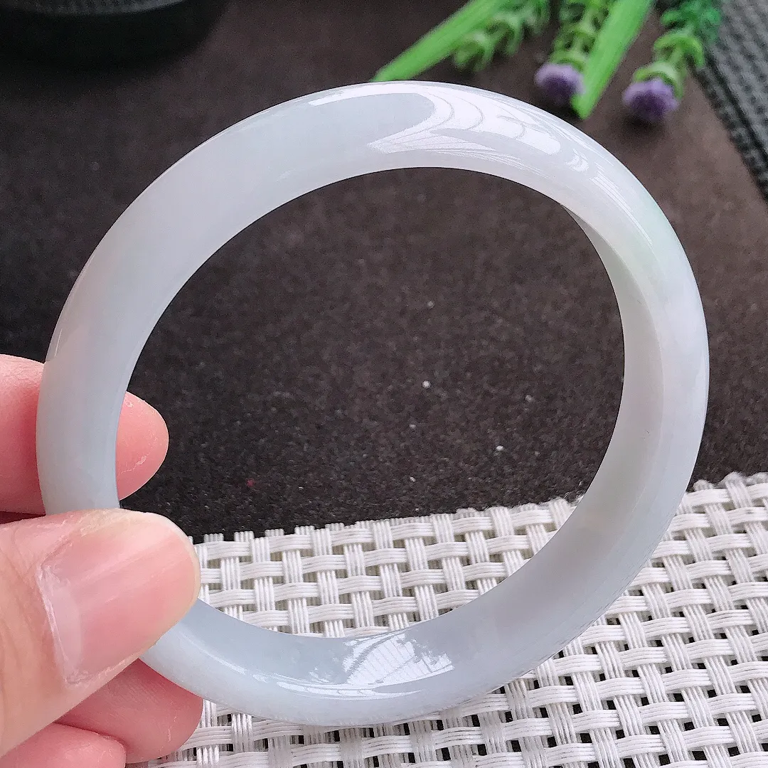 实拍A货翡翠60/12.4/7.6老坑秀气冰润白净手镯宽边翡翠玉镯女款