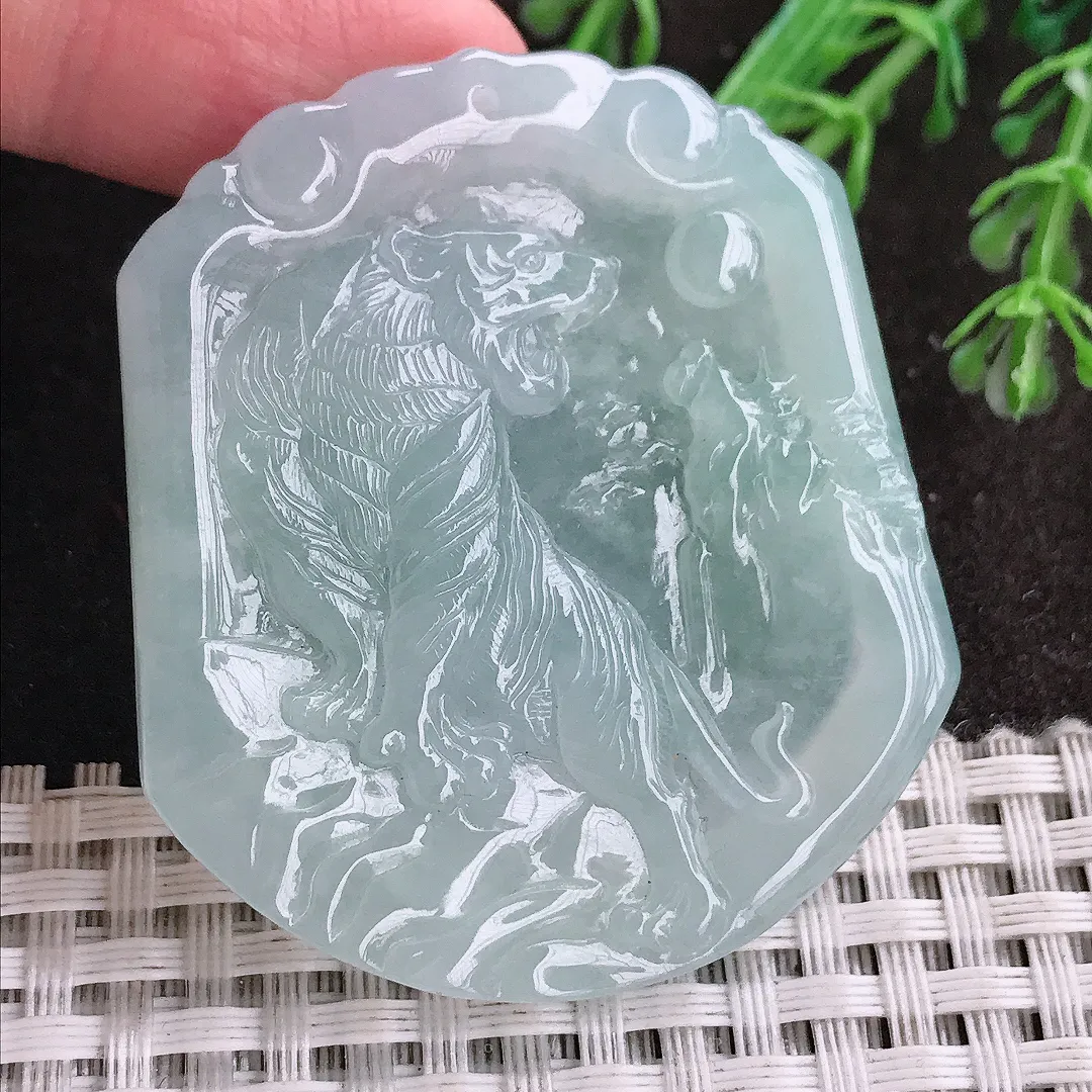 实拍A货翡翠50/44.6/5老坑冰胶果冻冰晴生肖虎牌吊坠翡翠挂件
