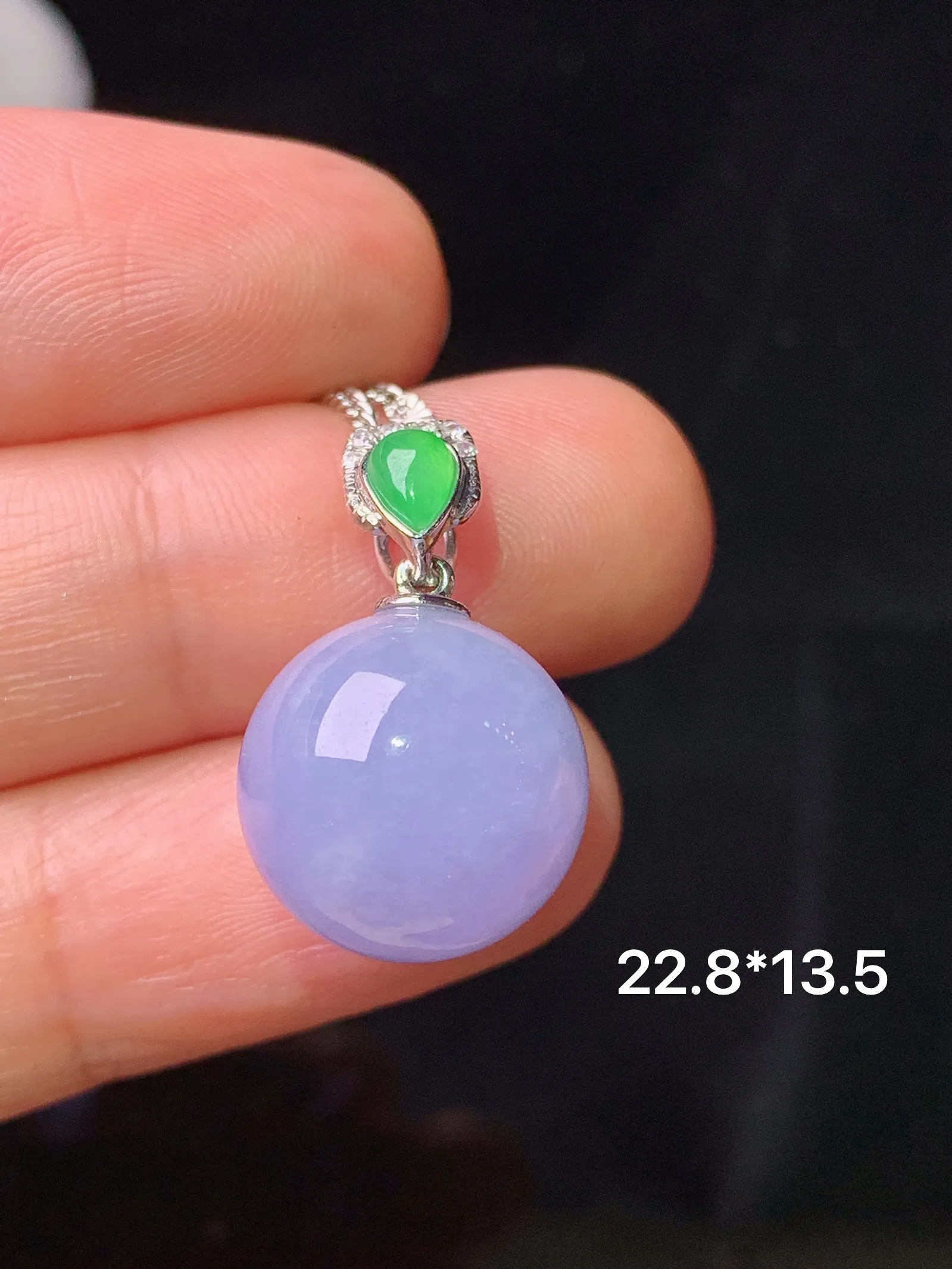 18k金钻镶嵌紫罗兰圆珠吊坠 玉质细腻 色泽清新艳丽 整体尺寸22.8*13.5