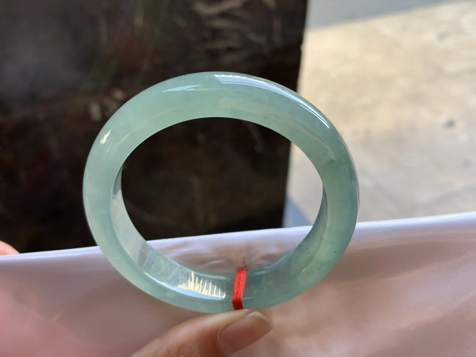 51.5-12.2-8.5

冰种晴水飘花手镯^_^清透 颜色好看