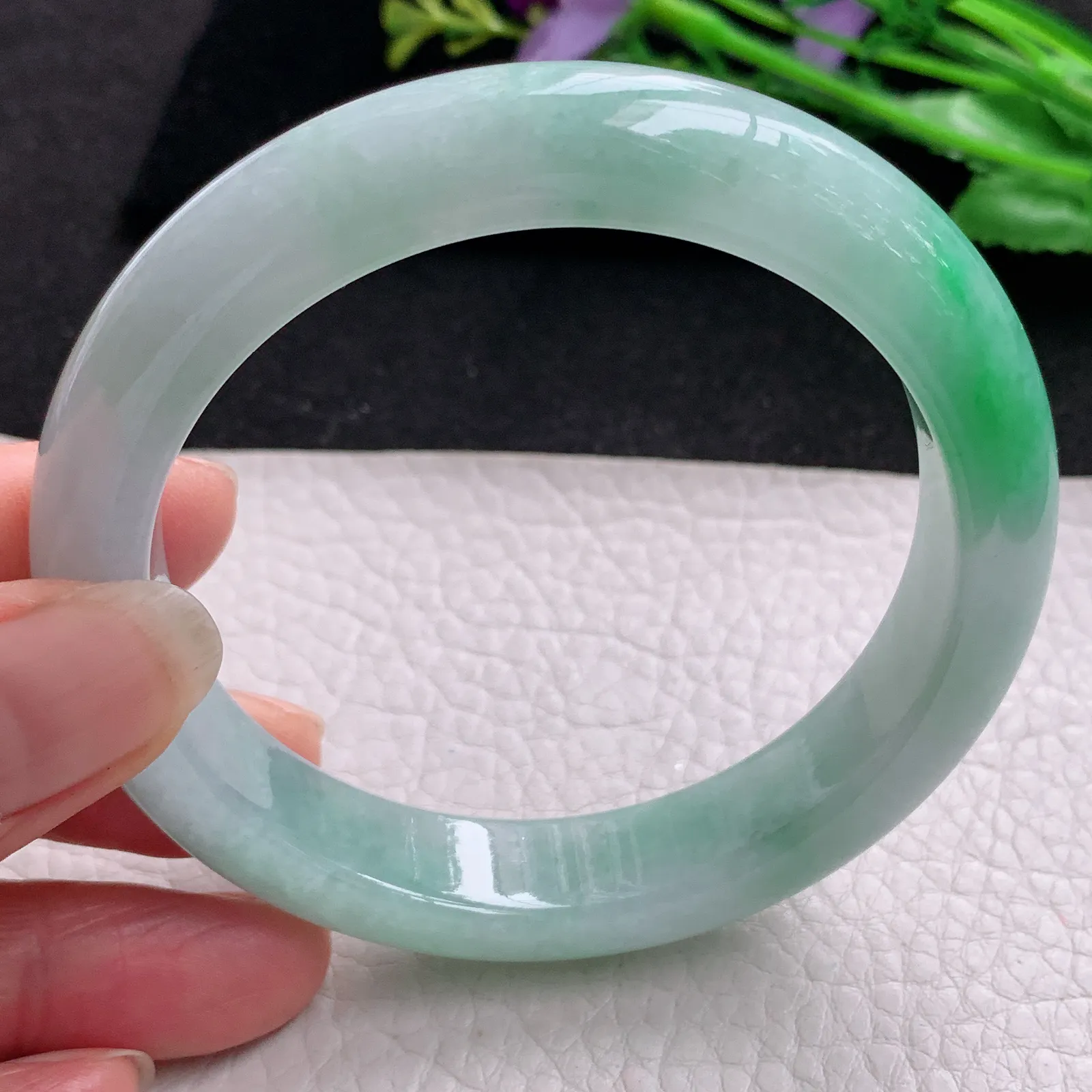 yh实拍59*12.8*9.3平安镯 缅甸翡翠精美飘绿宽边玉手镯 玉手环