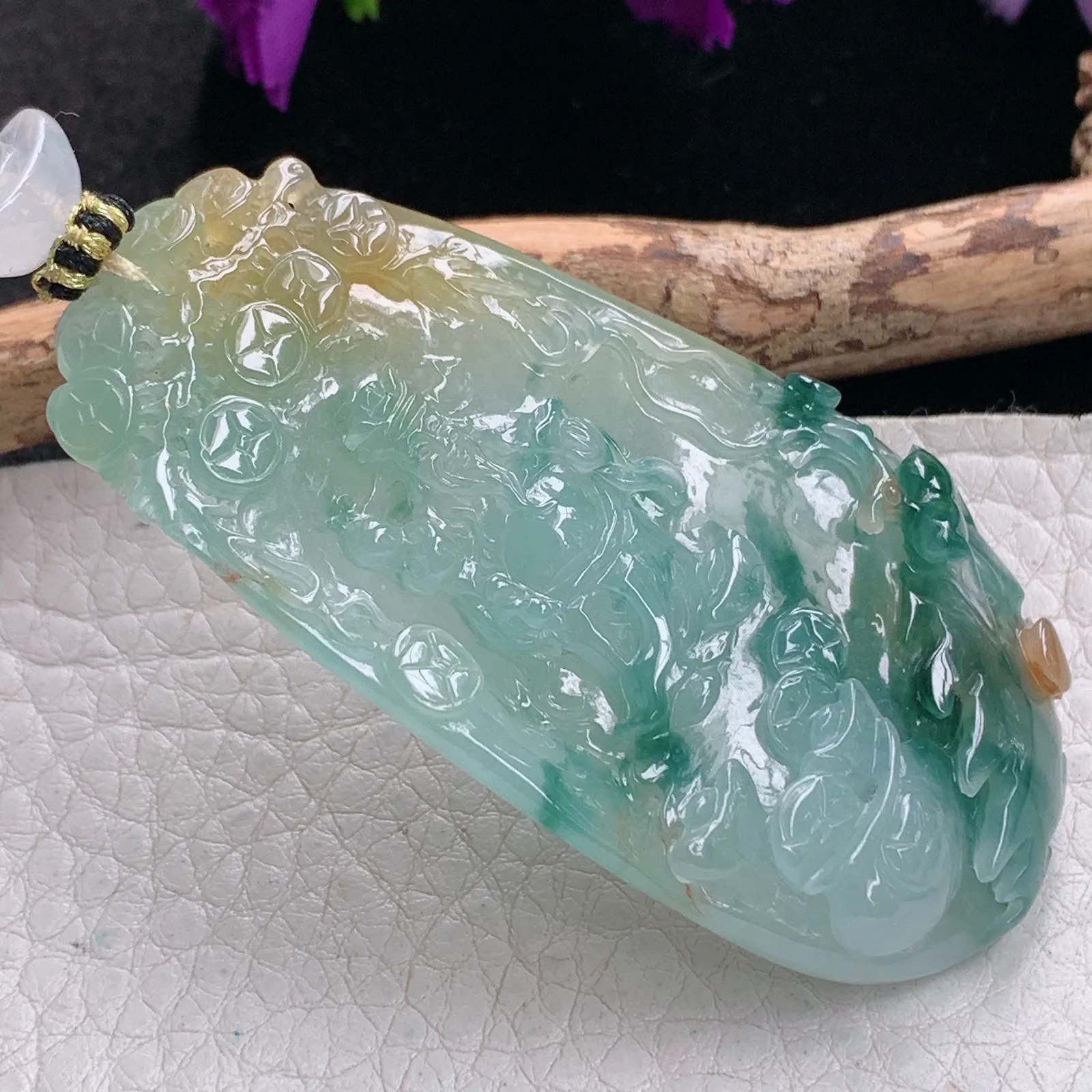 yl实拍65*33.5*9.5缅甸翡翠俏色巧雕山水财神 一路发财玉吊坠 玉挂坠