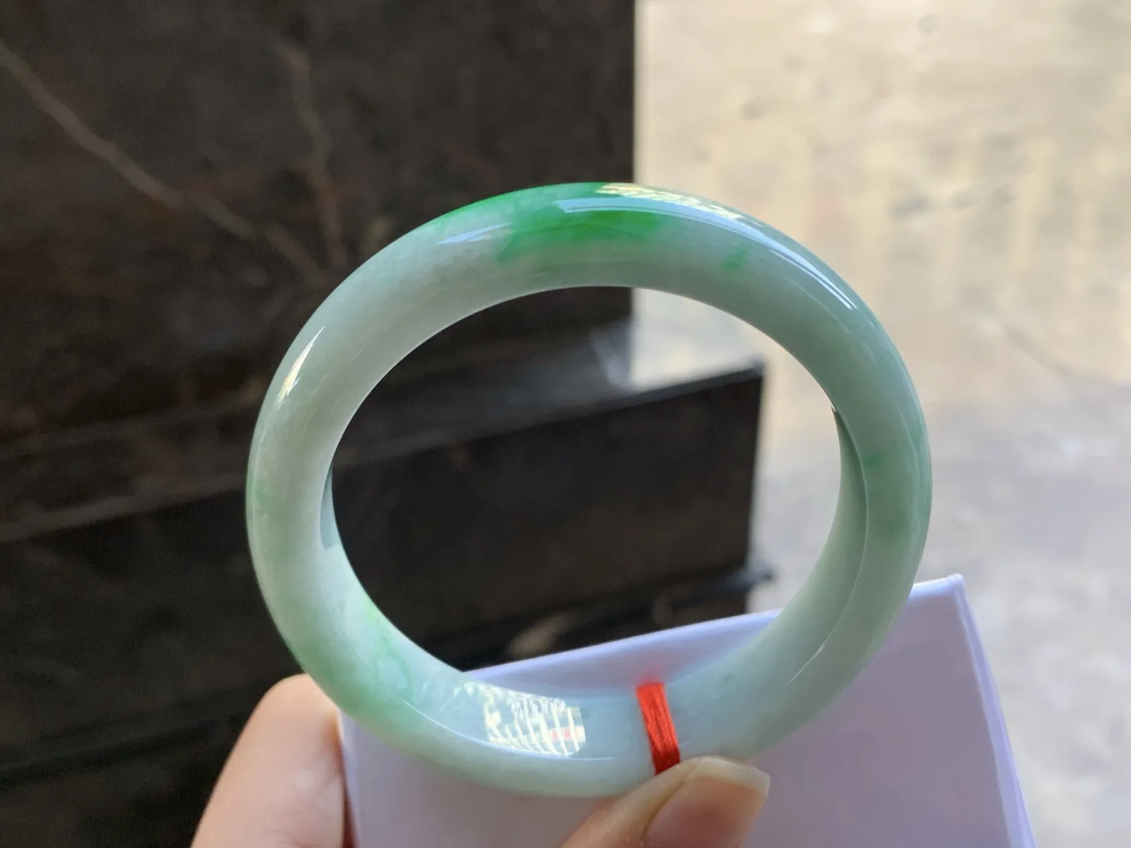 56.5-12.6-8.4

辣绿色手镯^_^鲜艳 浓郁