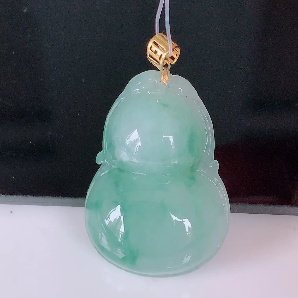 18K金镶嵌冰飘花翡翠葫芦吊坠，葫芦寓意福禄双全，财源滚滚，品佳品，佩戴效果优雅迷人！#46.19