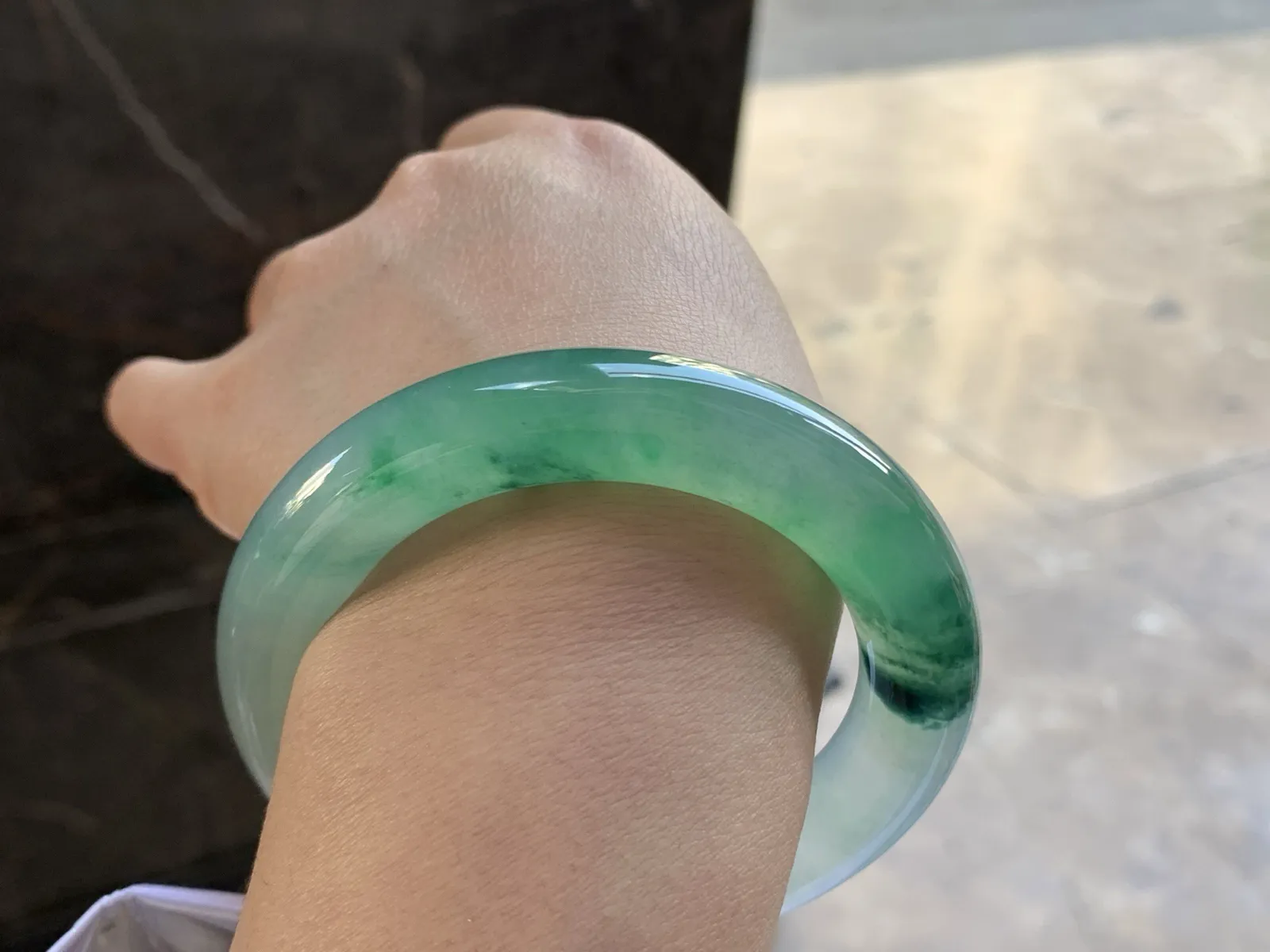 55-12.8

冰绿圆条手镯^_^冰透 水润 色阳