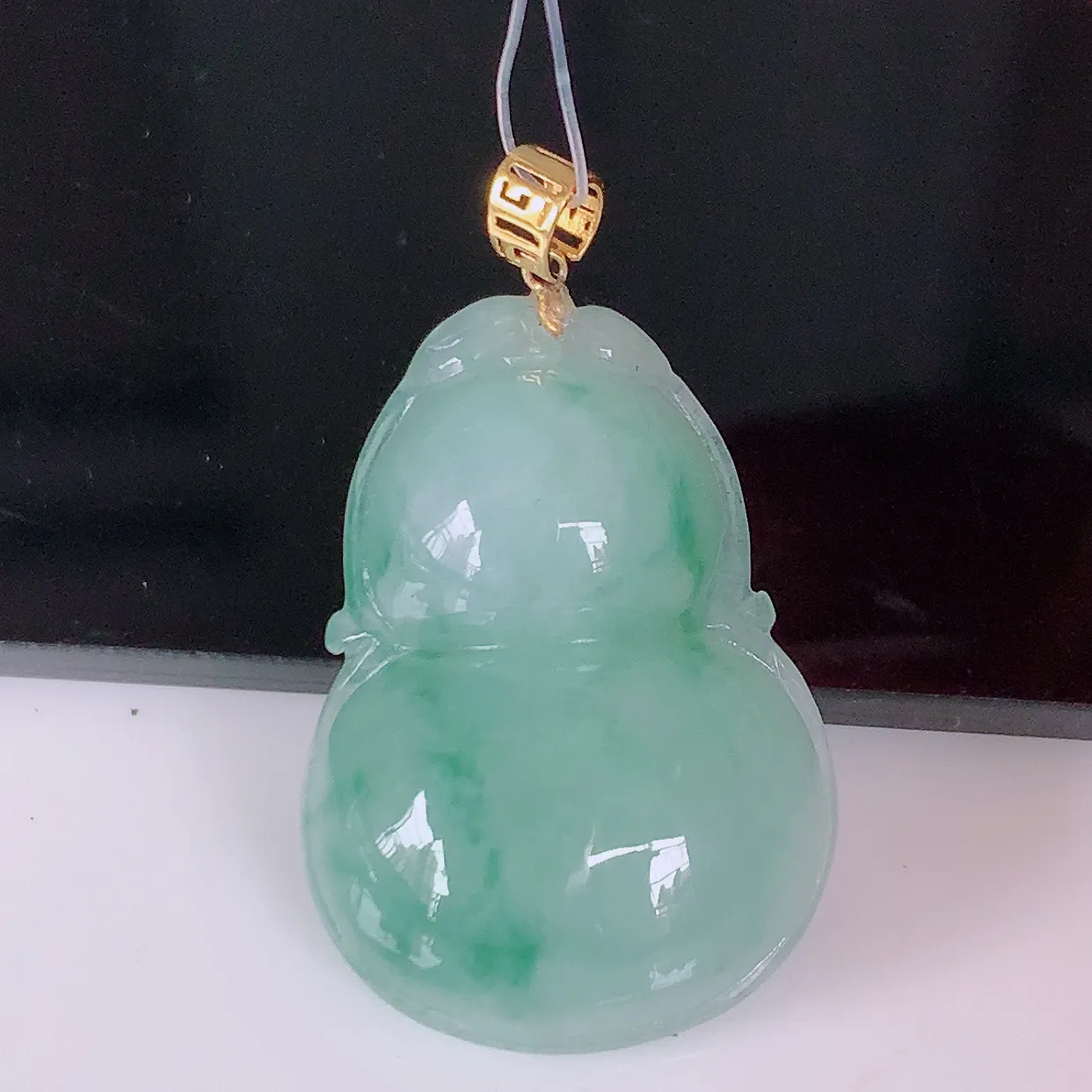 18K金镶嵌冰飘花翡翠葫芦吊坠，葫芦寓意福禄双全，财源滚滚，品佳品，佩戴效果优雅迷人！#46.19