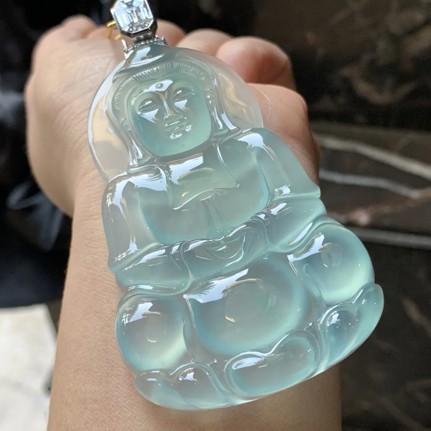 高冰蓝正装观音^_^透亮 荧光十足 水润 木那料 完颜色好看 实物更美