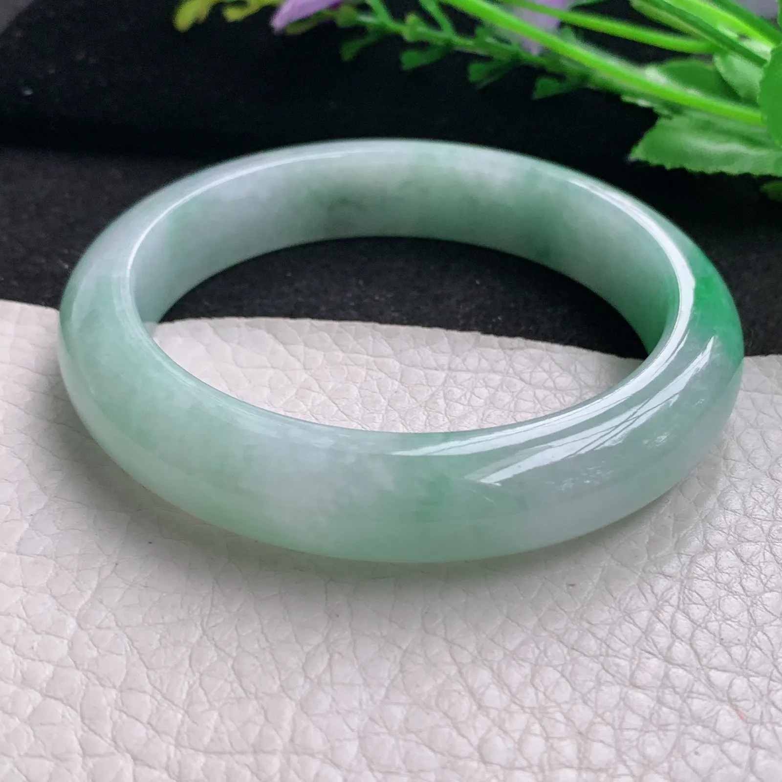 yh实拍59*12.8*9.3平安镯 缅甸翡翠精美飘绿宽边玉手镯 玉手环