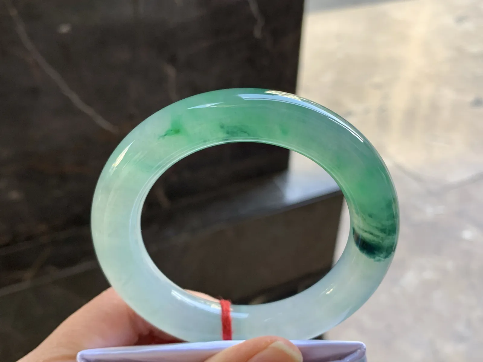 55-12.8

冰绿圆条手镯^_^冰透 水润 色阳