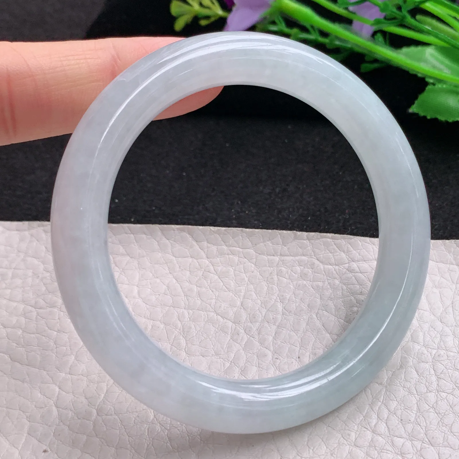 js实拍56*10美人镯 缅甸翡翠精美白月光纯美圆条玉手镯 玉手环