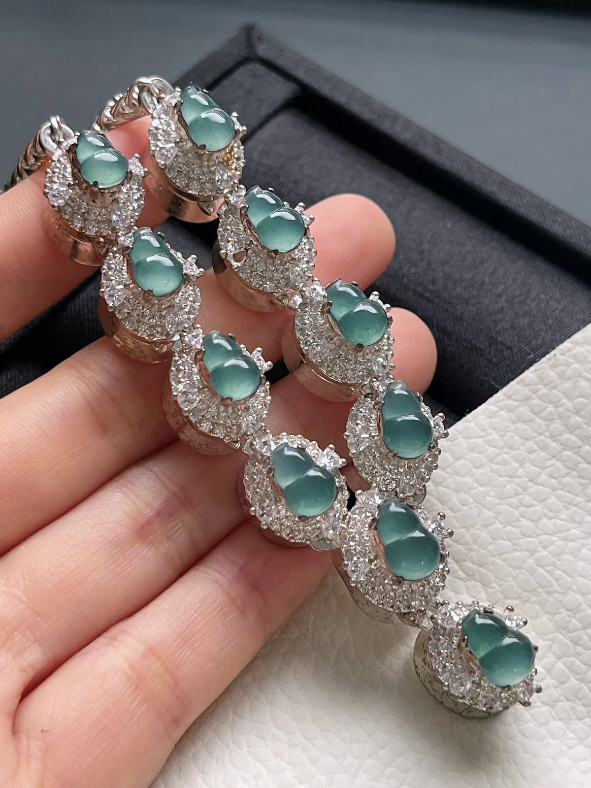 翡翠葫芦蛋面，价格为单颗价格，随机发货