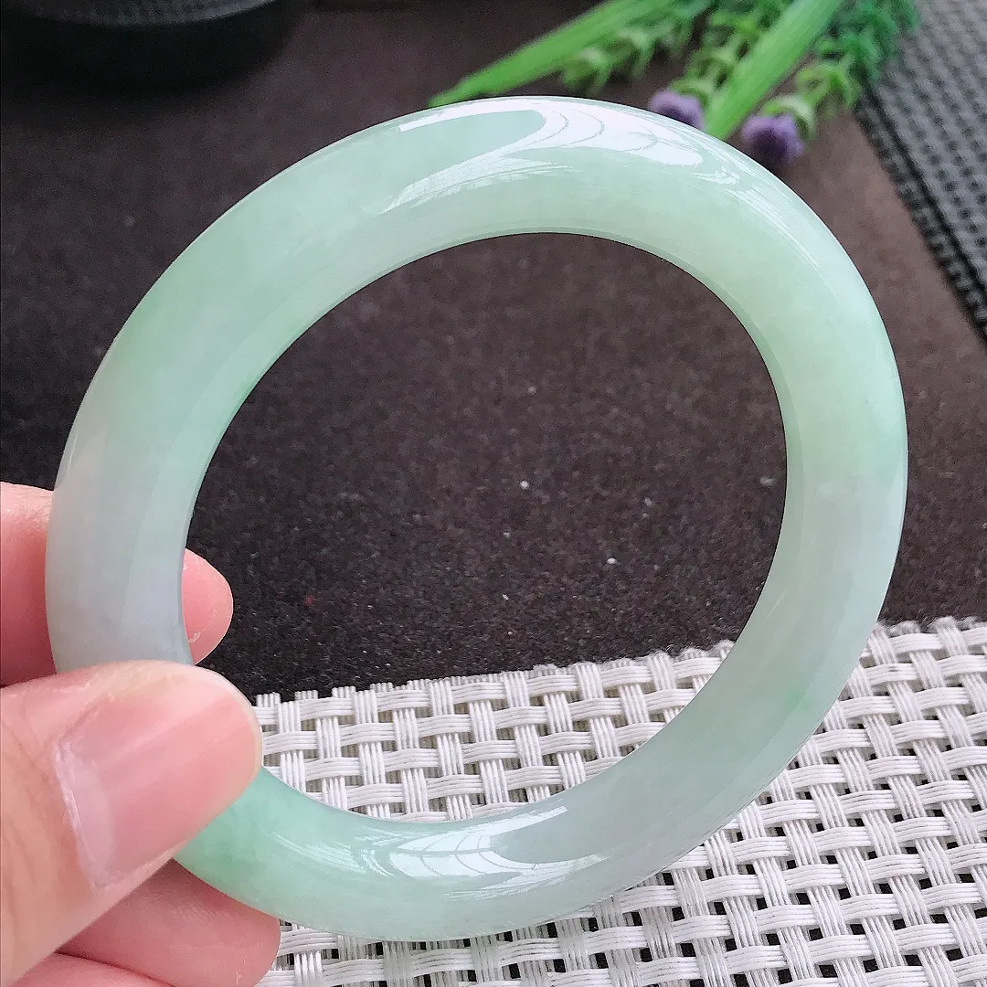 实拍A货翡翠57/10.8/10.6老坑冰胶水灵冰晴绿圆条手镯翡翠玉镯女款