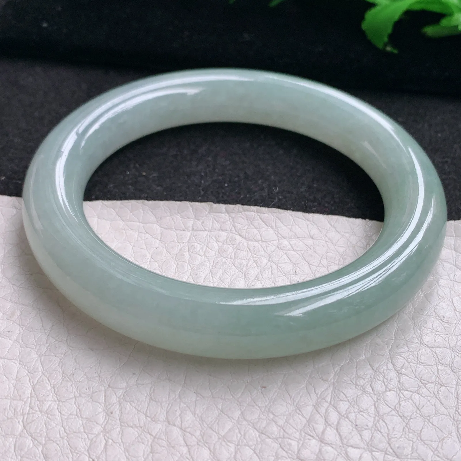 z实拍54*11*10.5美人镯 天然缅甸翡翠淡晴绿圆条玉手镯 玉手环