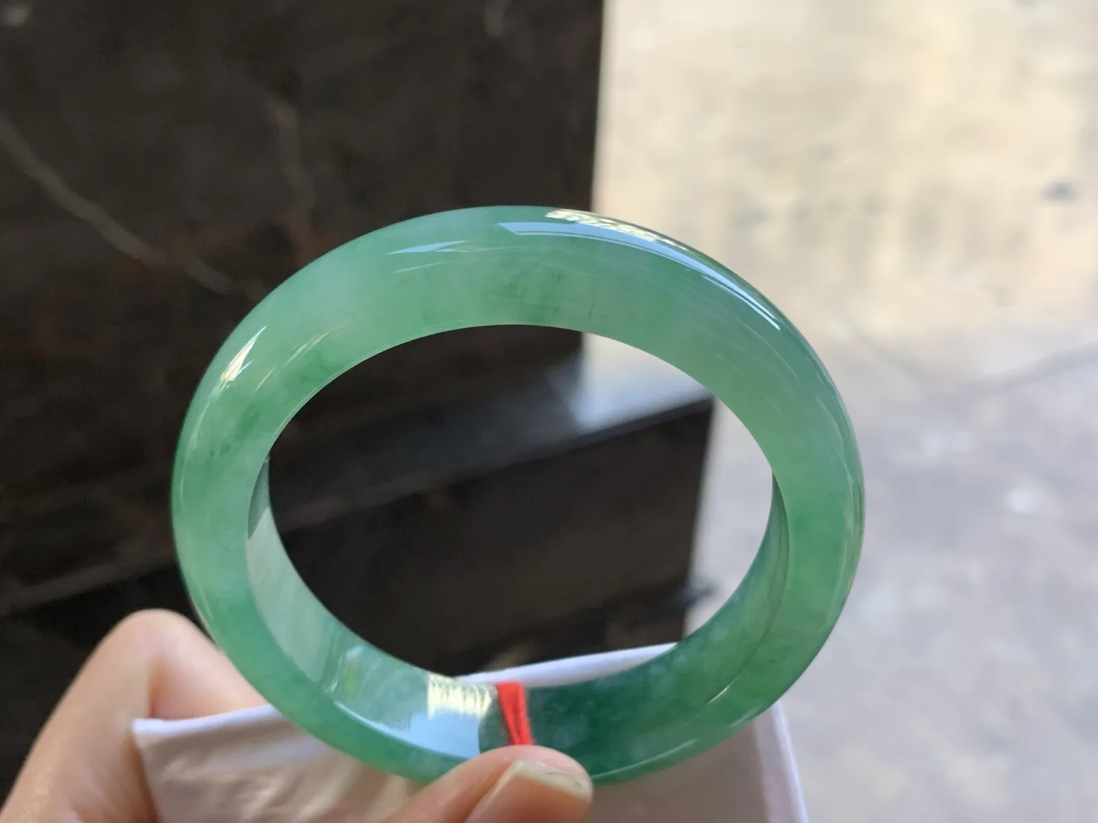 53-12.7-8.2

油绿手镯^_^鲜艳