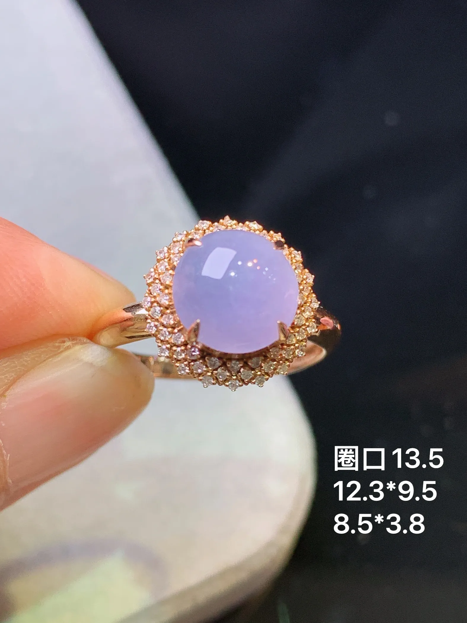 18k金钻镶嵌紫罗兰蛋面戒指 玉质细腻 色泽清新艳丽 圈口13.5整体尺寸12.3*9.5