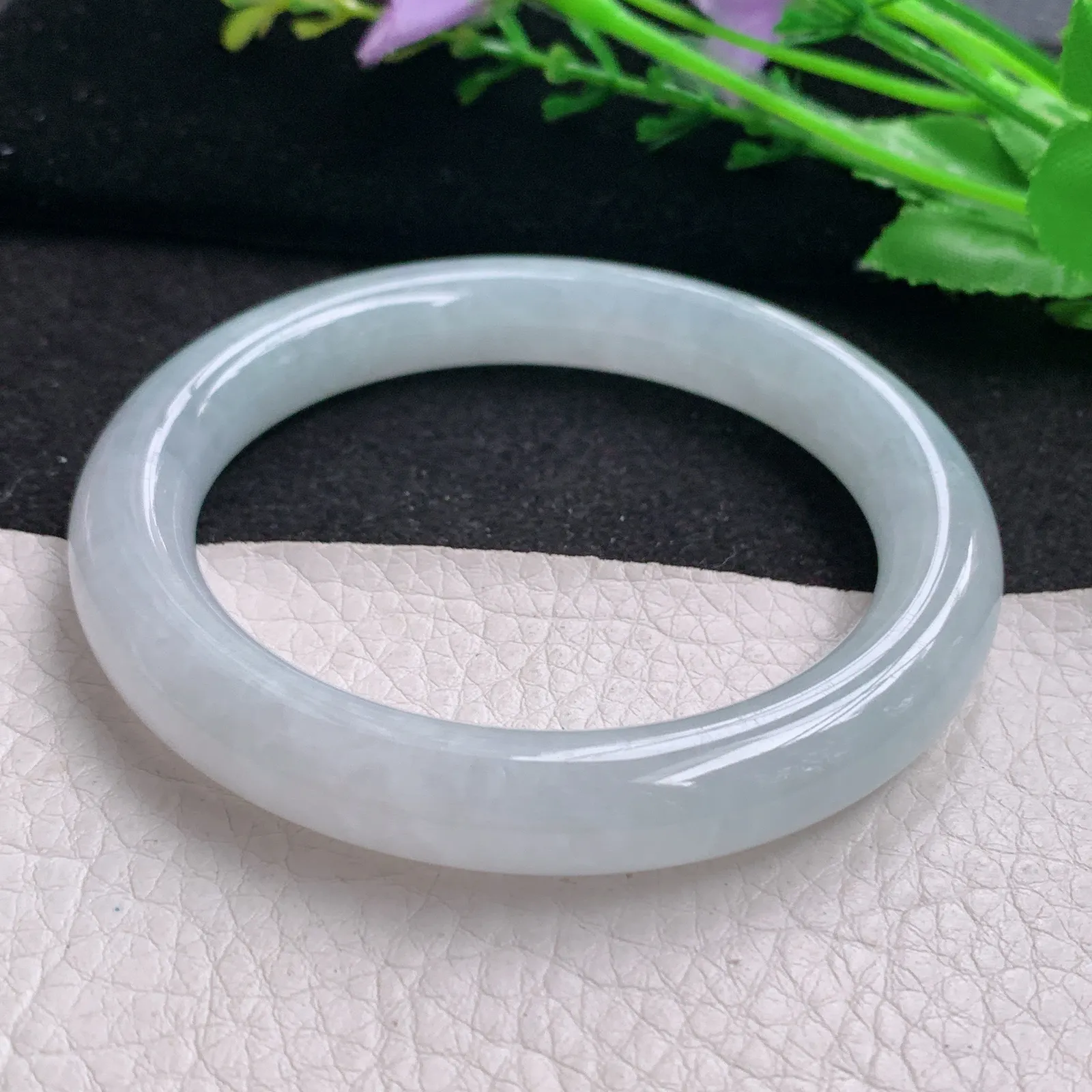 js实拍56*10美人镯 缅甸翡翠精美白月光纯美圆条玉手镯 玉手环