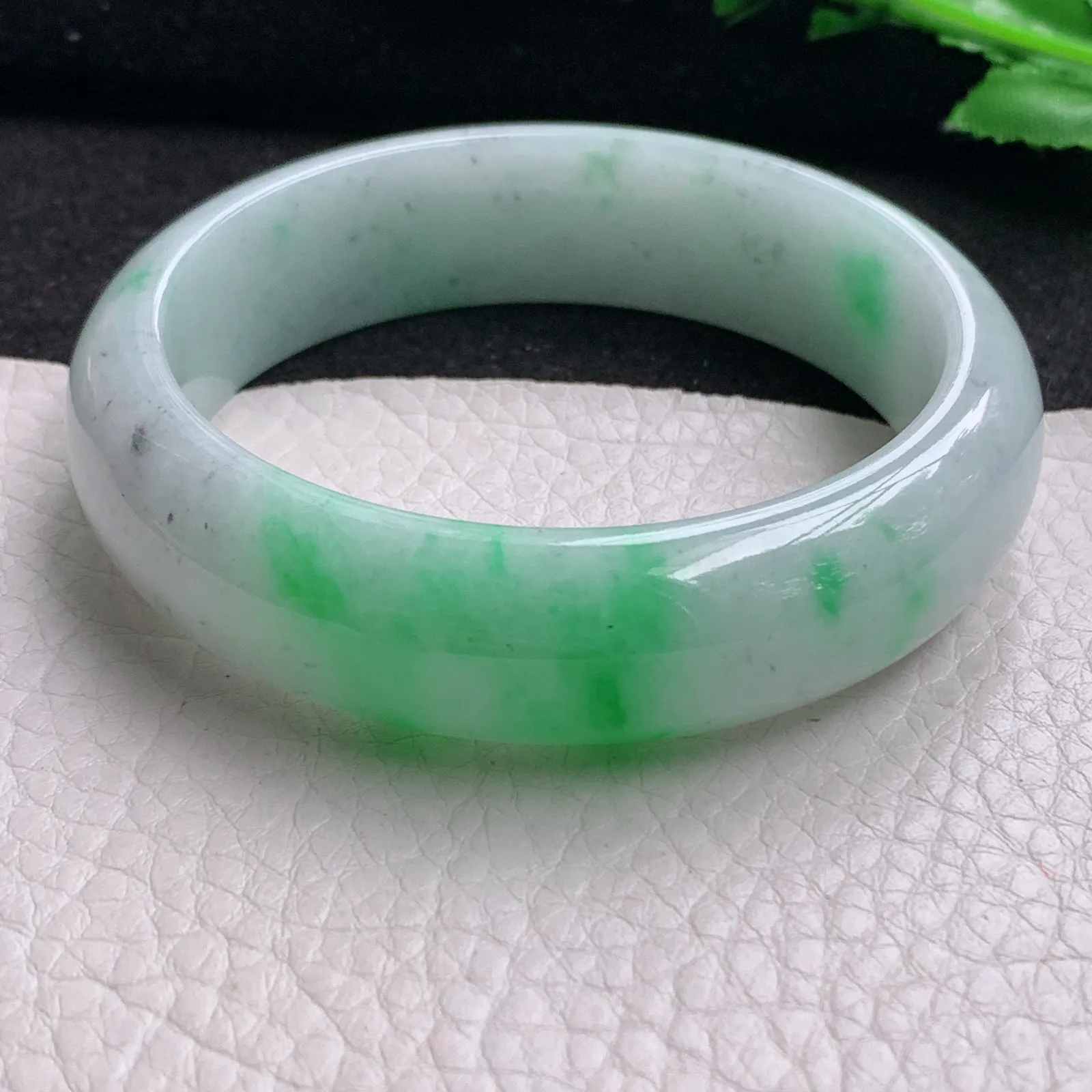js实拍58*16.5*8.3轮胎镯 缅甸翡翠精美飘阳绿宽边玉手镯 玉手环