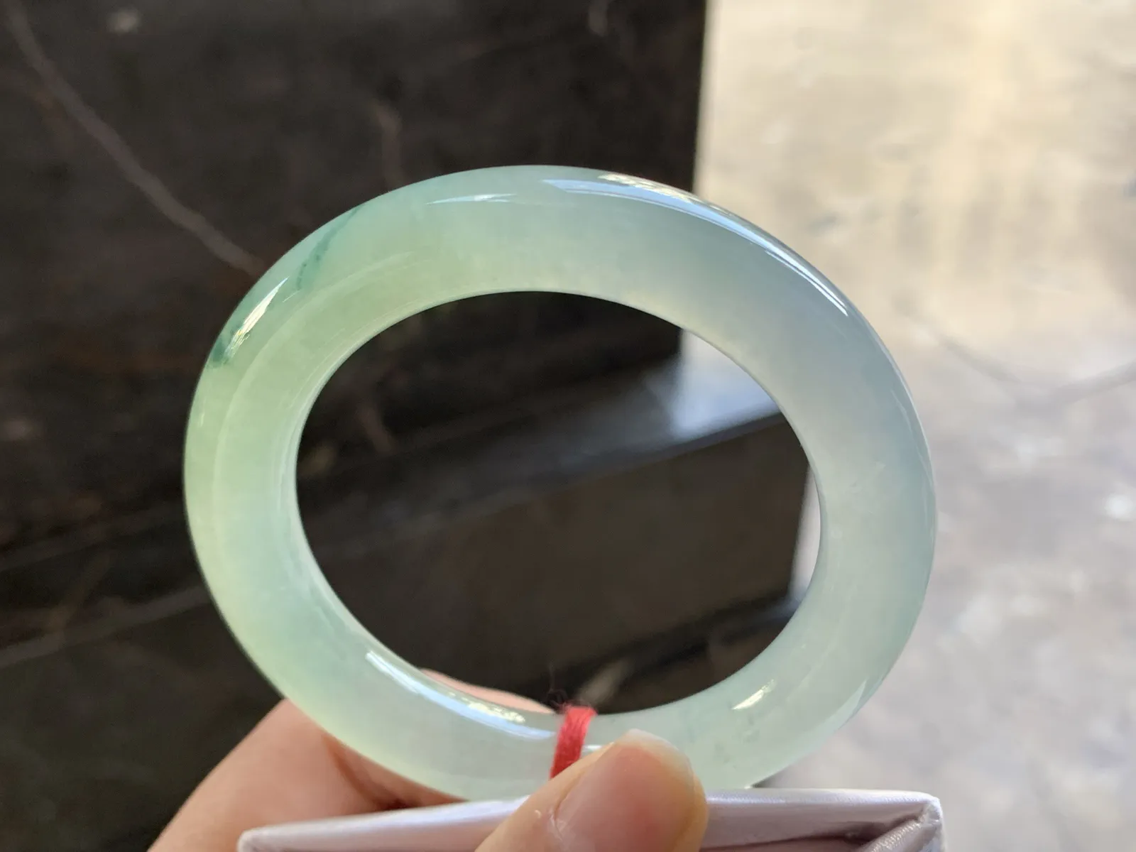 55.5-11.3

冰种圆条手镯^_^清新冰透