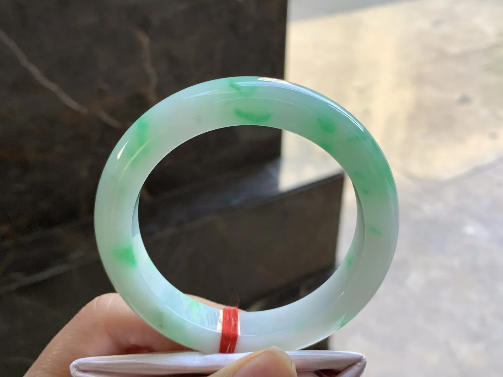 56.5-12-10.1毫米

飘绿手镯^_^清新 色阳