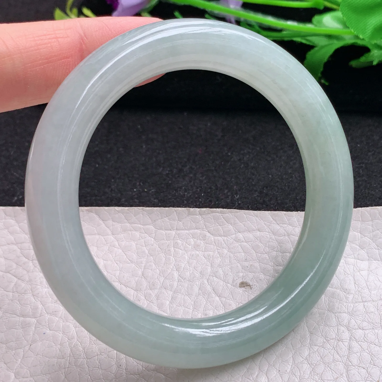 z实拍54*11*10.5美人镯 天然缅甸翡翠淡晴绿圆条玉手镯 玉手环