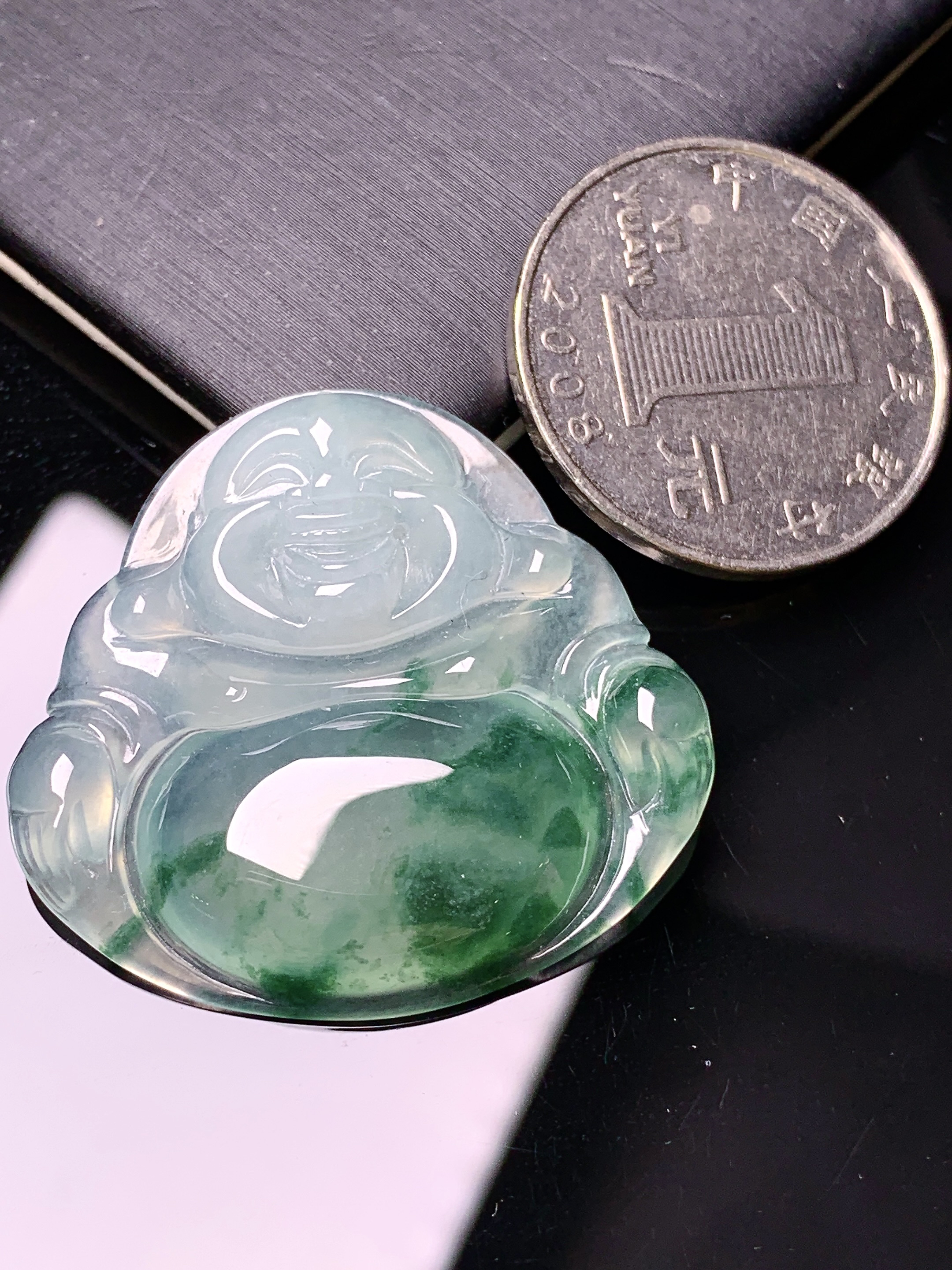 冰种飘绿佛公吊坠 玉质细腻 色泽艳丽清新 整体尺寸32.2*34.6*5.8