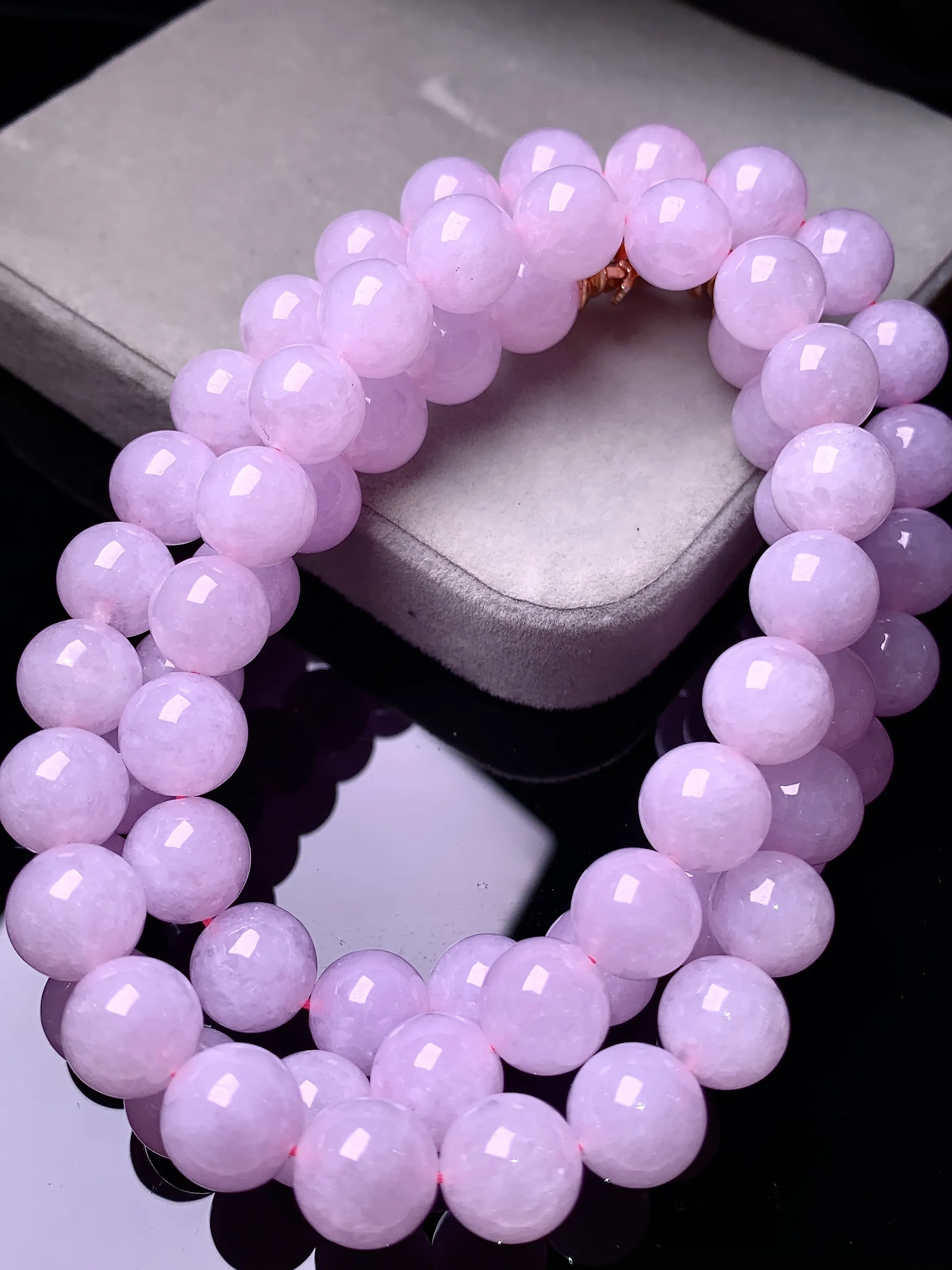 紫罗兰圆珠项链 玉质细腻 色泽清新艳丽 整体尺寸9.8