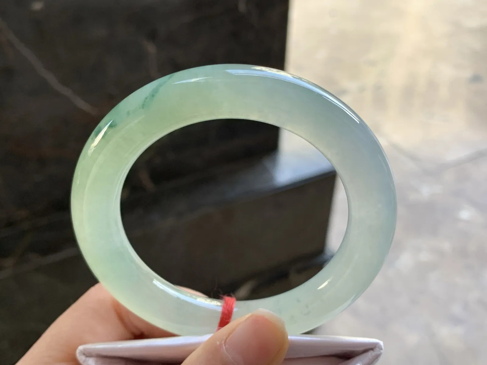 55.5-11.3

冰种圆条手镯^_^清新冰透