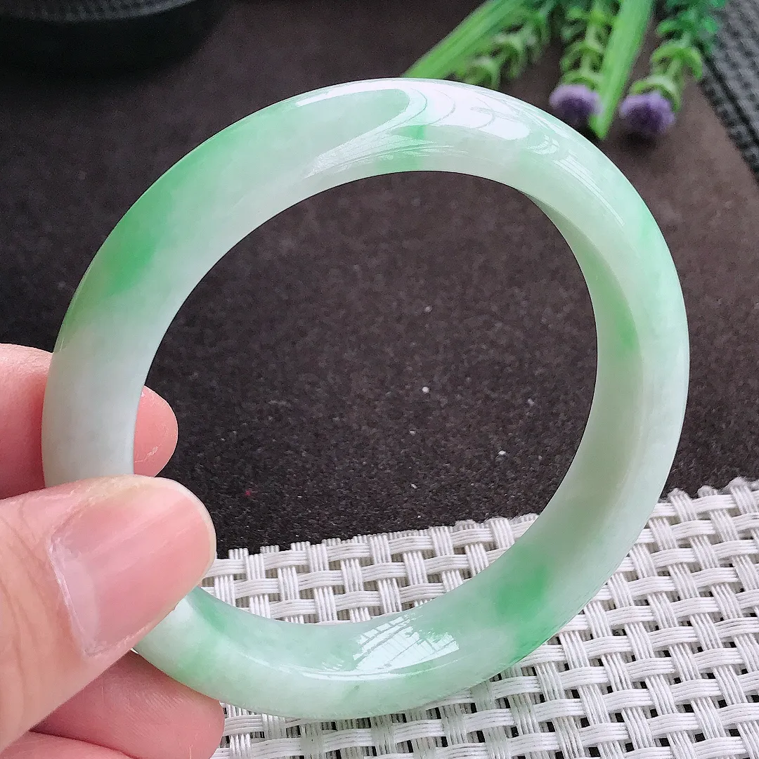 实拍A货翡翠56.8/12.5/8.3老坑秀气冰润飘绿手镯宽边翡翠玉镯女款