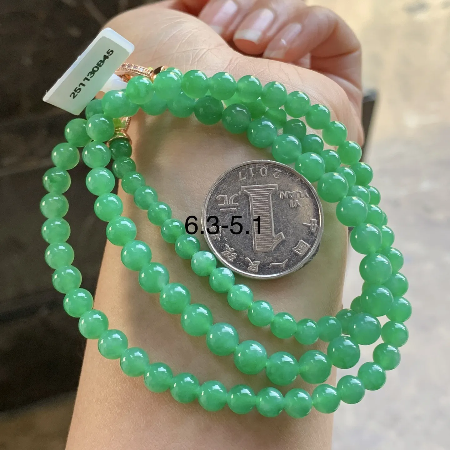 冰绿珠链^_^颜色均匀鲜艳 玉质温润 种色好