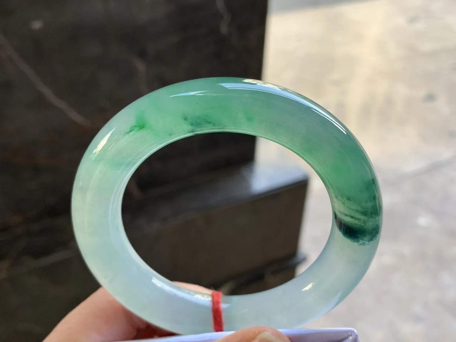 55-12.8

冰绿圆条手镯^_^冰透 水润 色阳