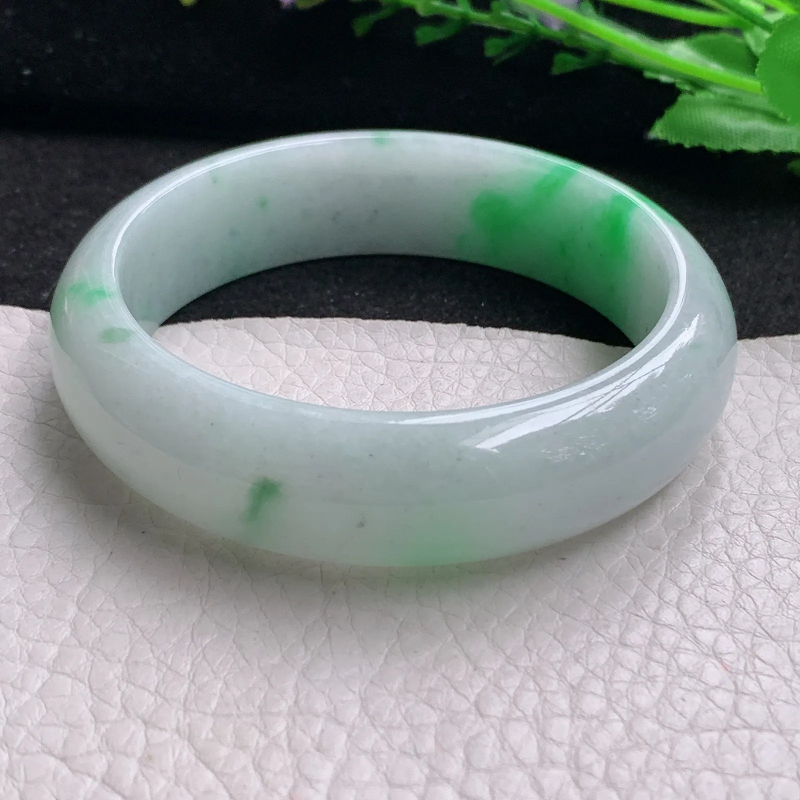 js实拍58*16.5*8.3轮胎镯 缅甸翡翠精美飘阳绿宽边玉手镯 玉手环