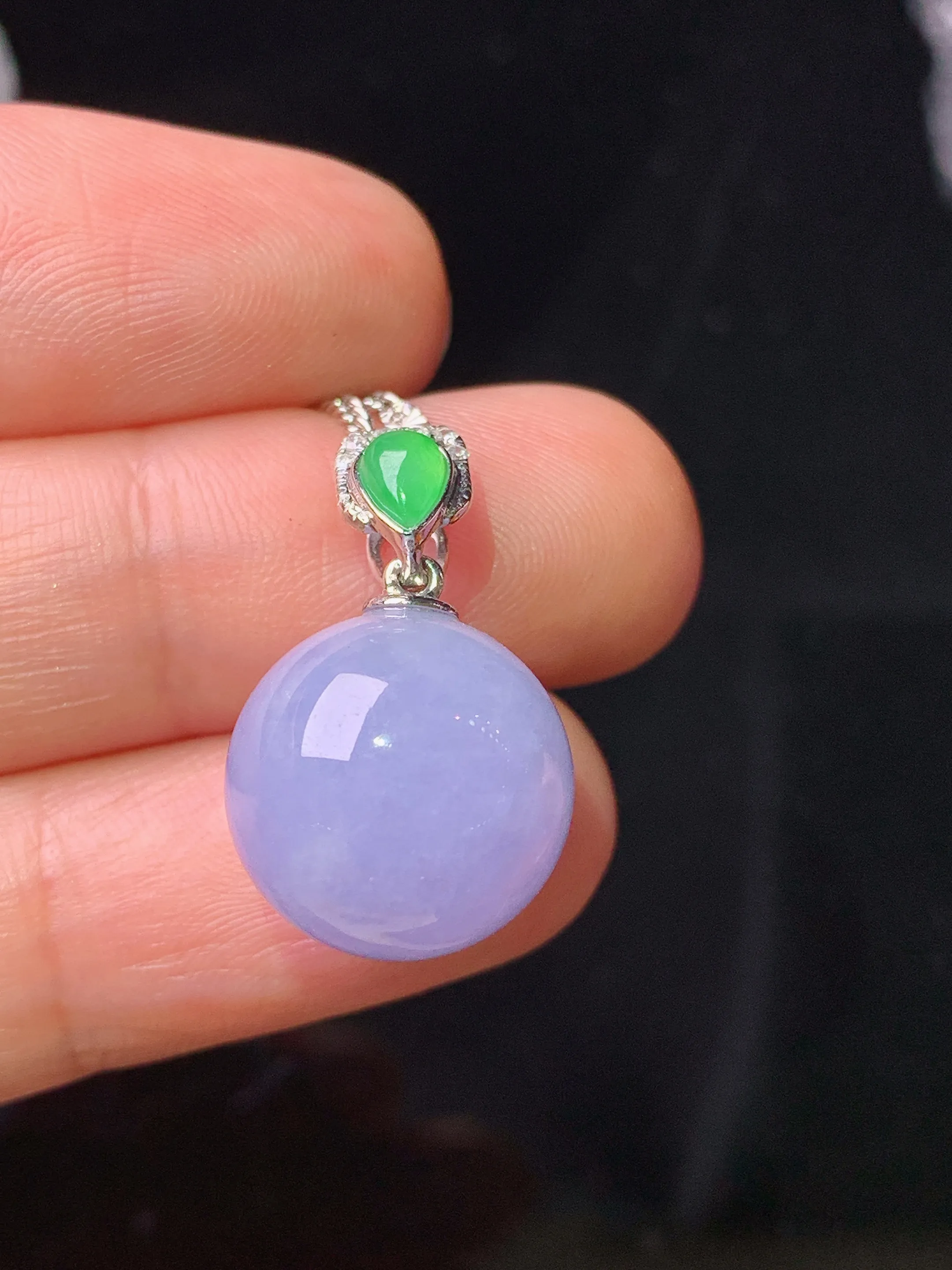 18k金钻镶嵌紫罗兰圆珠吊坠 玉质细腻 色泽清新艳丽 整体尺寸22.8*13.5