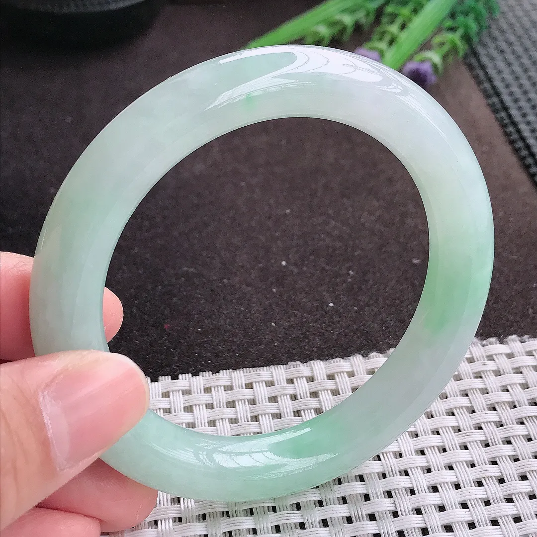实拍A货翡翠57/10.8/10.6老坑冰胶水灵冰晴绿圆条手镯翡翠玉镯女款
