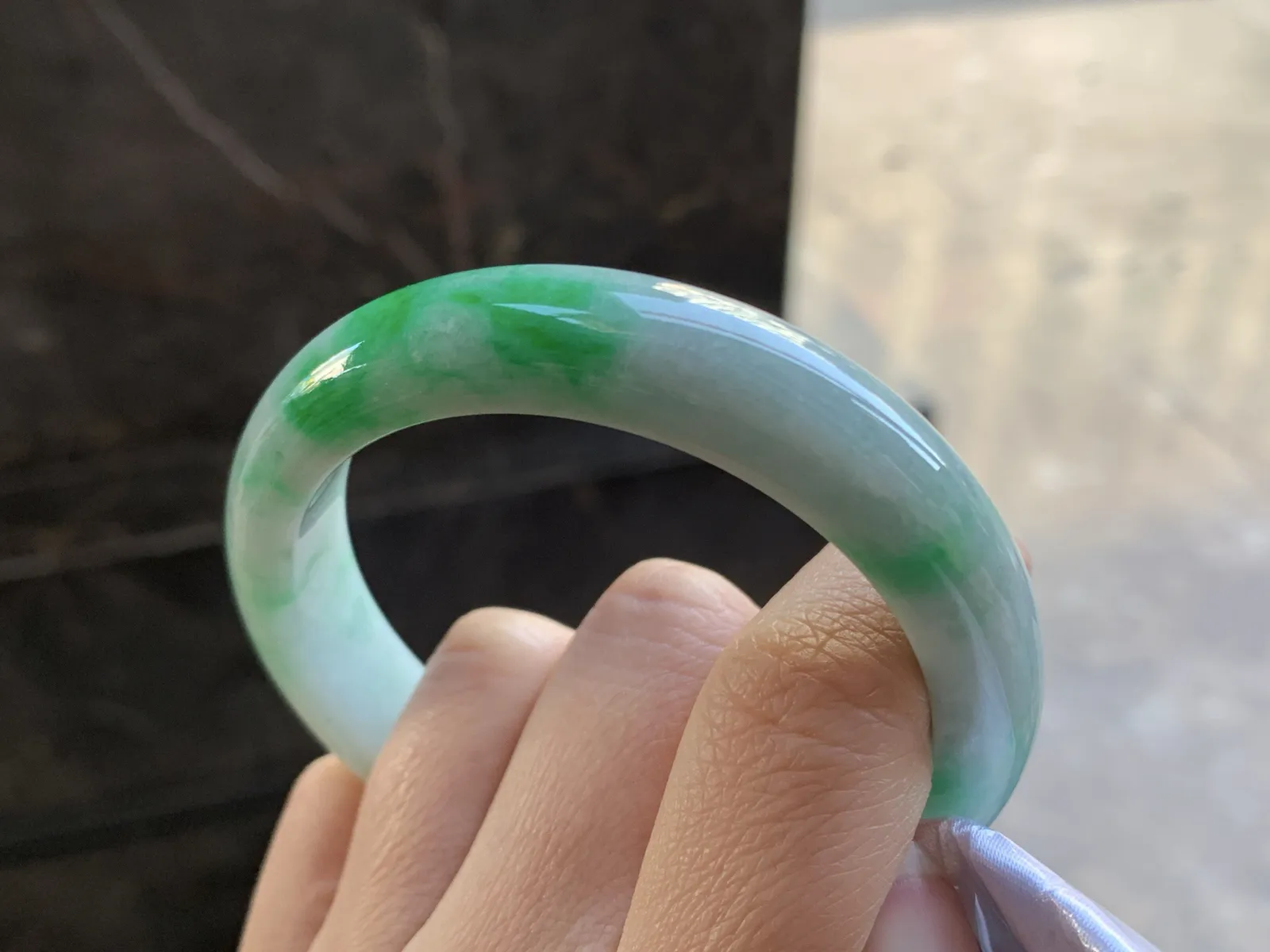 56.5-12.6-8.4

辣绿色手镯^_^鲜艳 浓郁