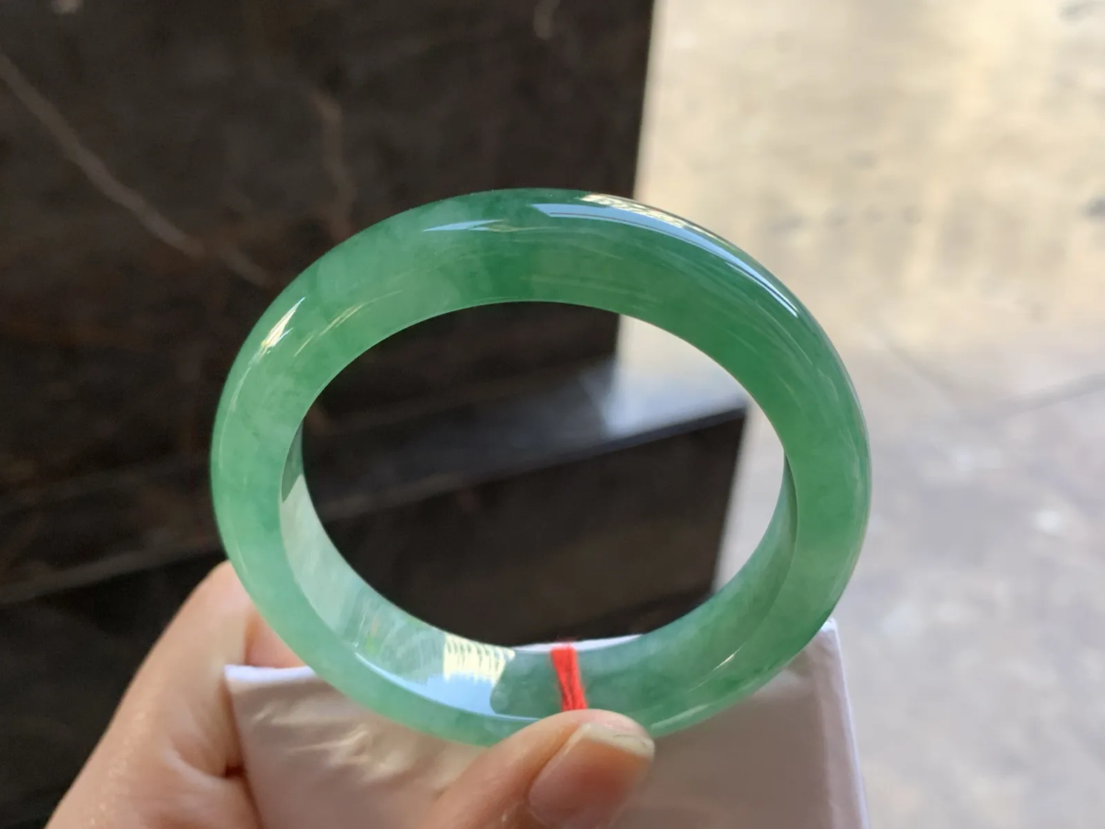 53-12.7-8.2

油绿手镯^_^鲜艳