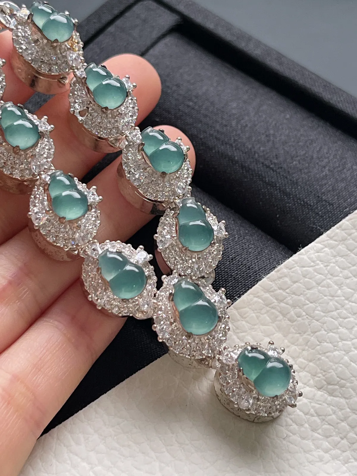 翡翠葫芦蛋面，价格为单颗价格，随机发货